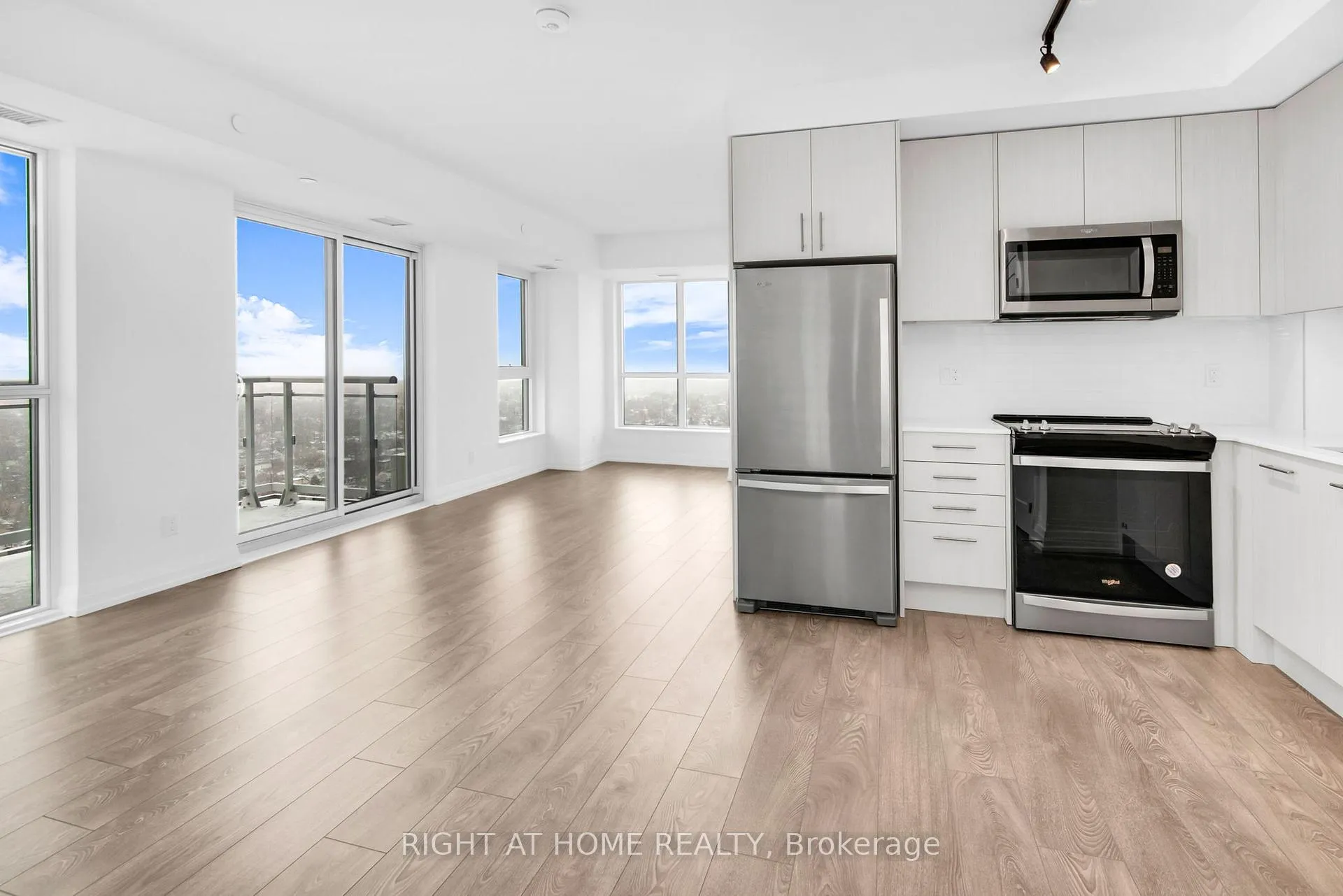 Photo 4 of Unit 2501, 286 Main Street, Toronto, East End-Danforth — HOMEH
