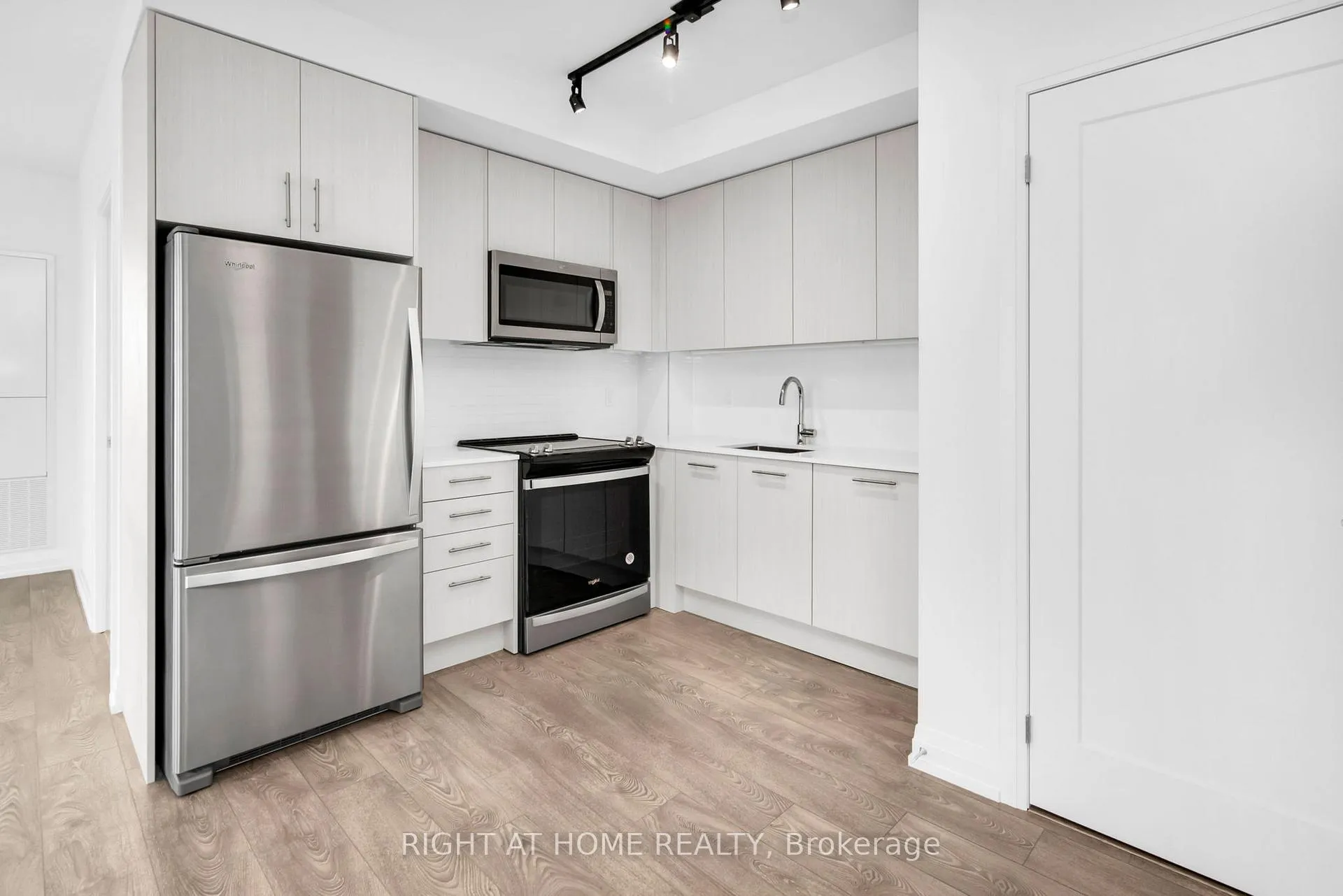 Photo 5 of Unit 2501, 286 Main Street, Toronto, East End-Danforth — HOMEH