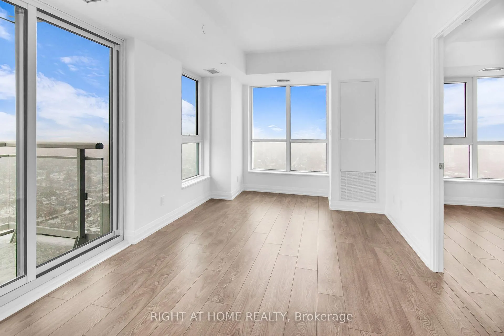 Photo 9 of Unit 2501, 286 Main Street, Toronto, East End-Danforth — HOMEH