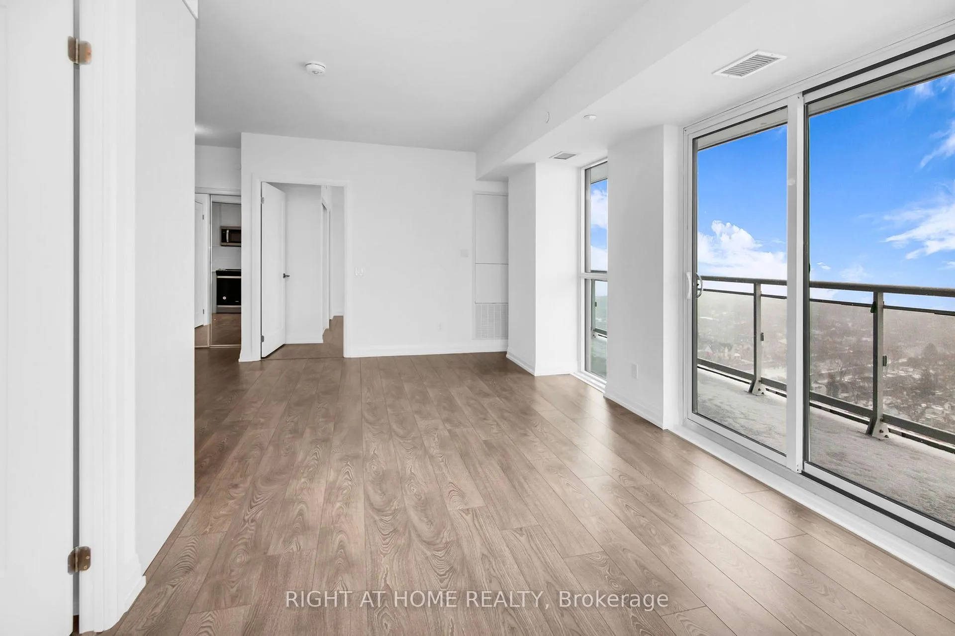 Photo 10 of Unit 2501, 286 Main Street, Toronto, East End-Danforth — HOMEH