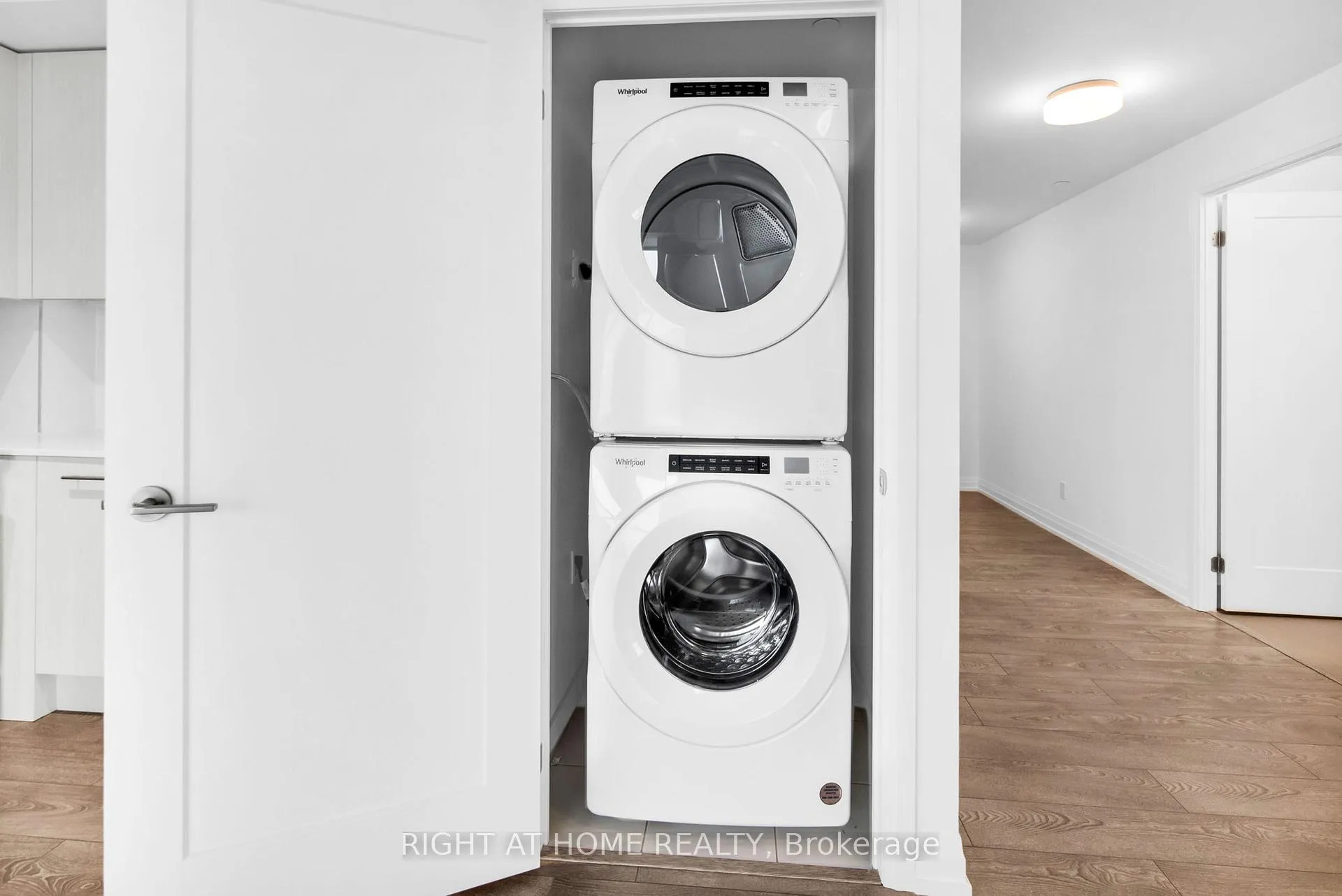 Photo 15 of Unit 2501, 286 Main Street, Toronto, East End-Danforth — HOMEH