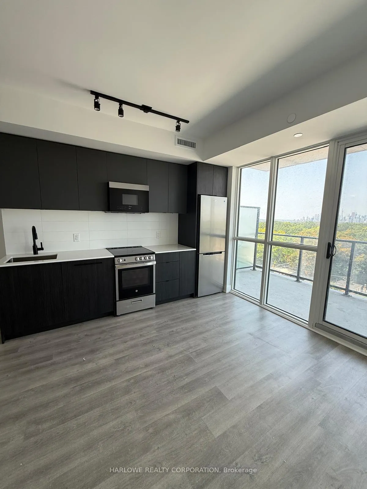 Photo 2 of Unit 902, 2369 Danforth Avenue, Toronto, East End-Danforth — HOMEH