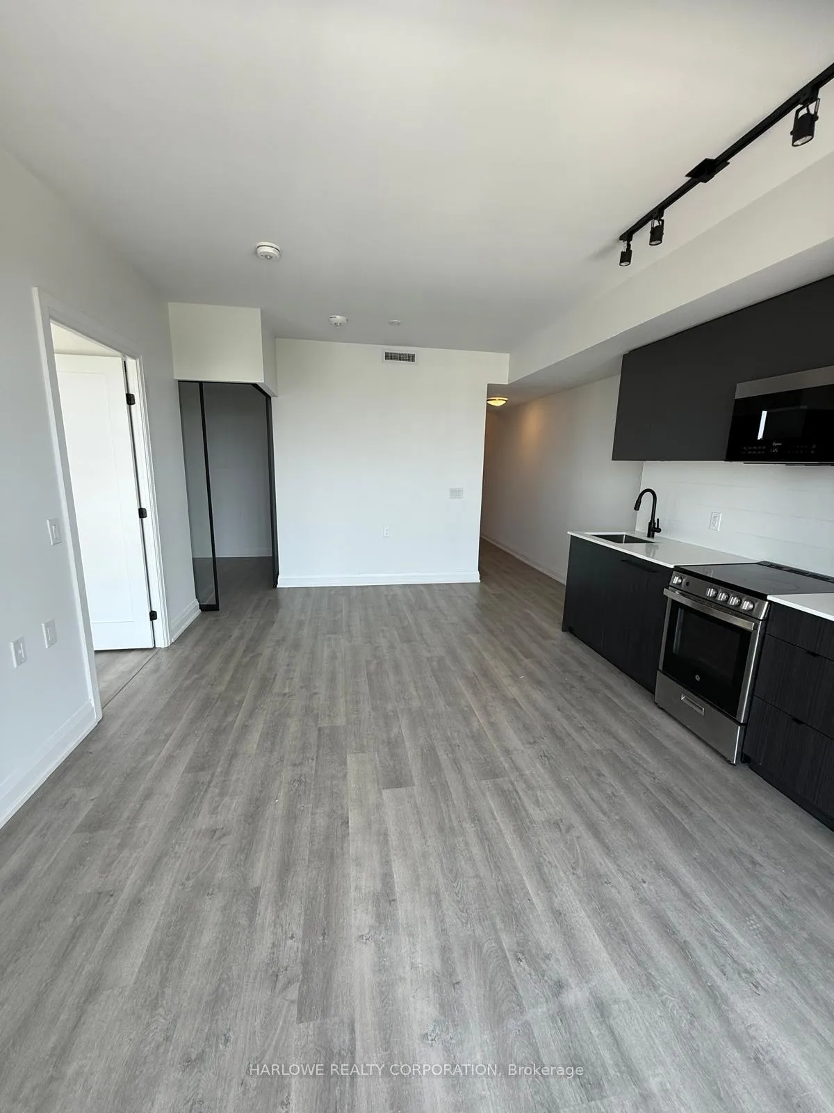 Photo 3 of Unit 902, 2369 Danforth Avenue, Toronto, East End-Danforth — HOMEH