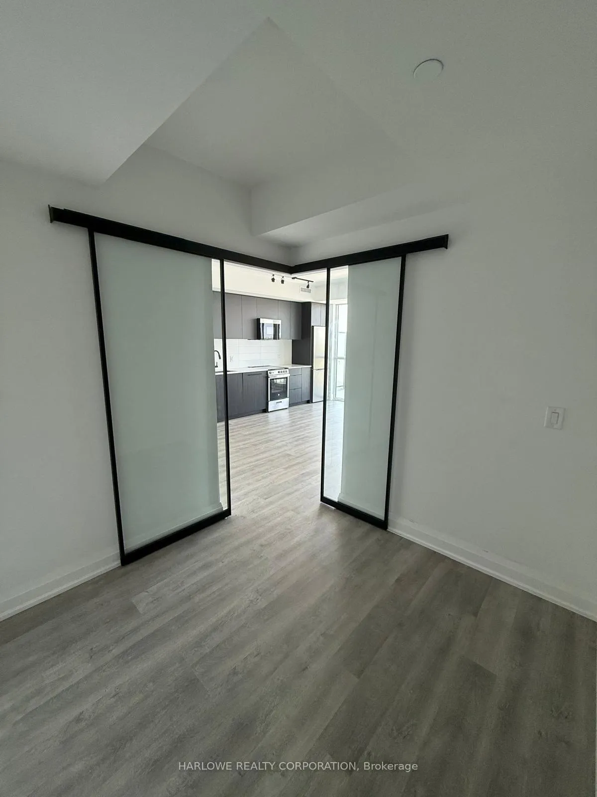 Photo 4 of Unit 902, 2369 Danforth Avenue, Toronto, East End-Danforth — HOMEH
