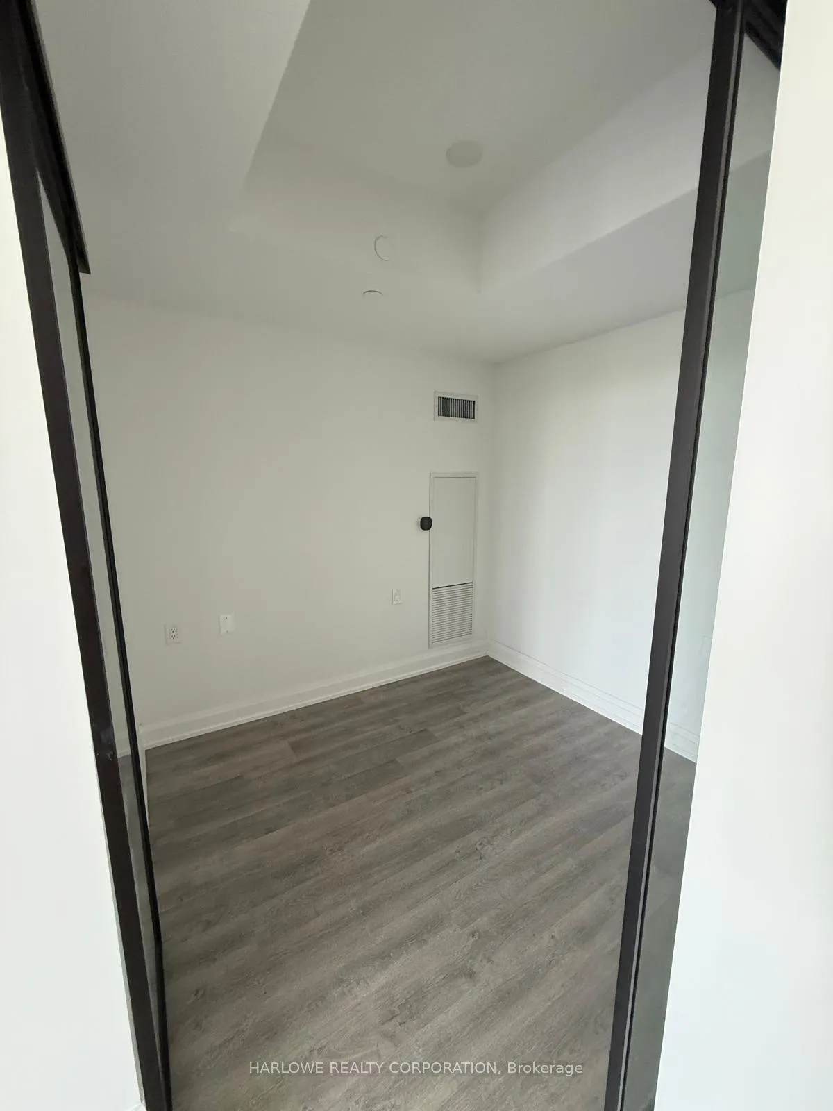 Photo 5 of Unit 902, 2369 Danforth Avenue, Toronto, East End-Danforth — HOMEH
