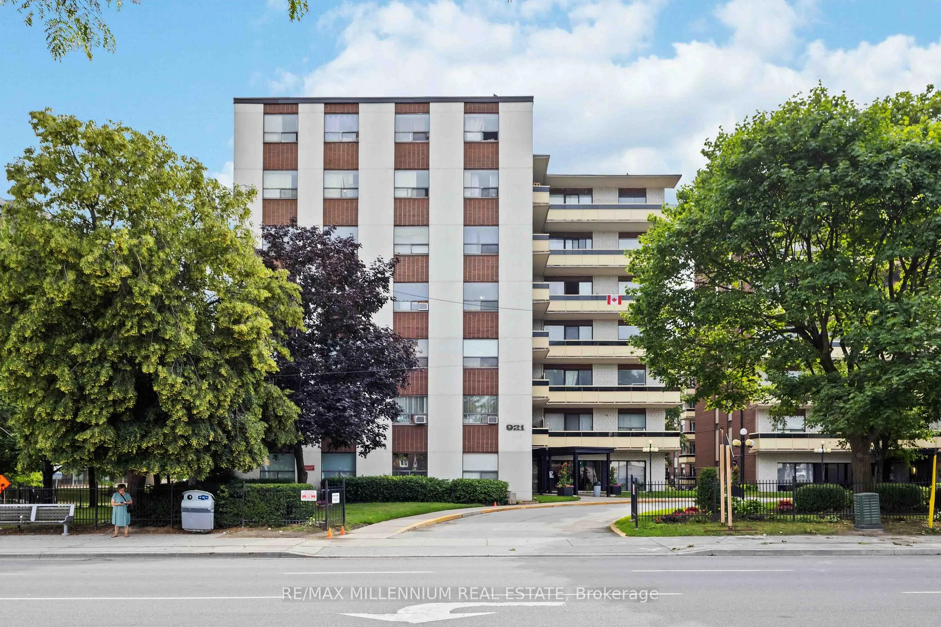 Front of Unit 114, 921 Midland Avenue