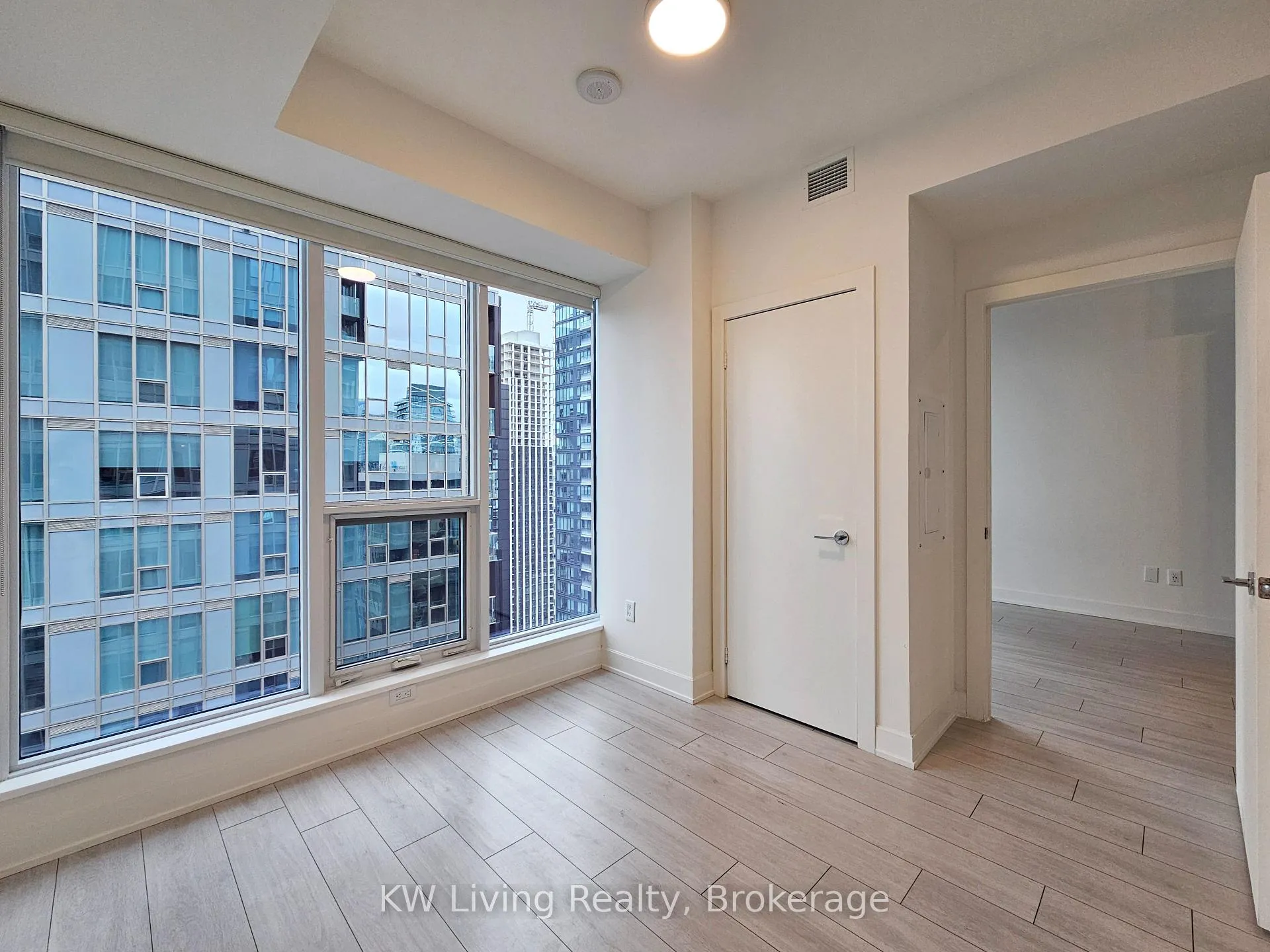 Photo 6 of Unit 3303, 15 Mercer Street, Toronto, Waterfront Communities — HOMEH