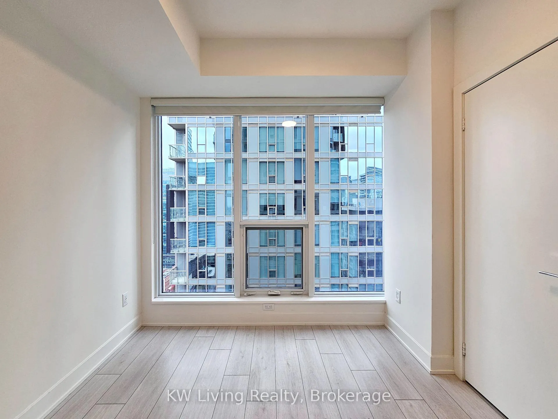 Photo 7 of Unit 3303, 15 Mercer Street, Toronto, Waterfront Communities — HOMEH