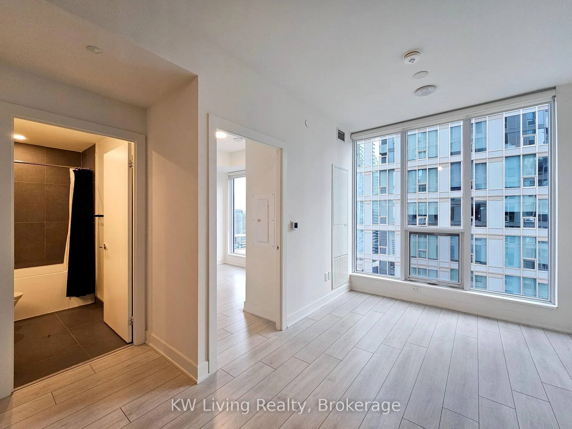 Photo 9 of Unit 3303, 15 Mercer Street, Toronto, Waterfront Communities — HOMEH