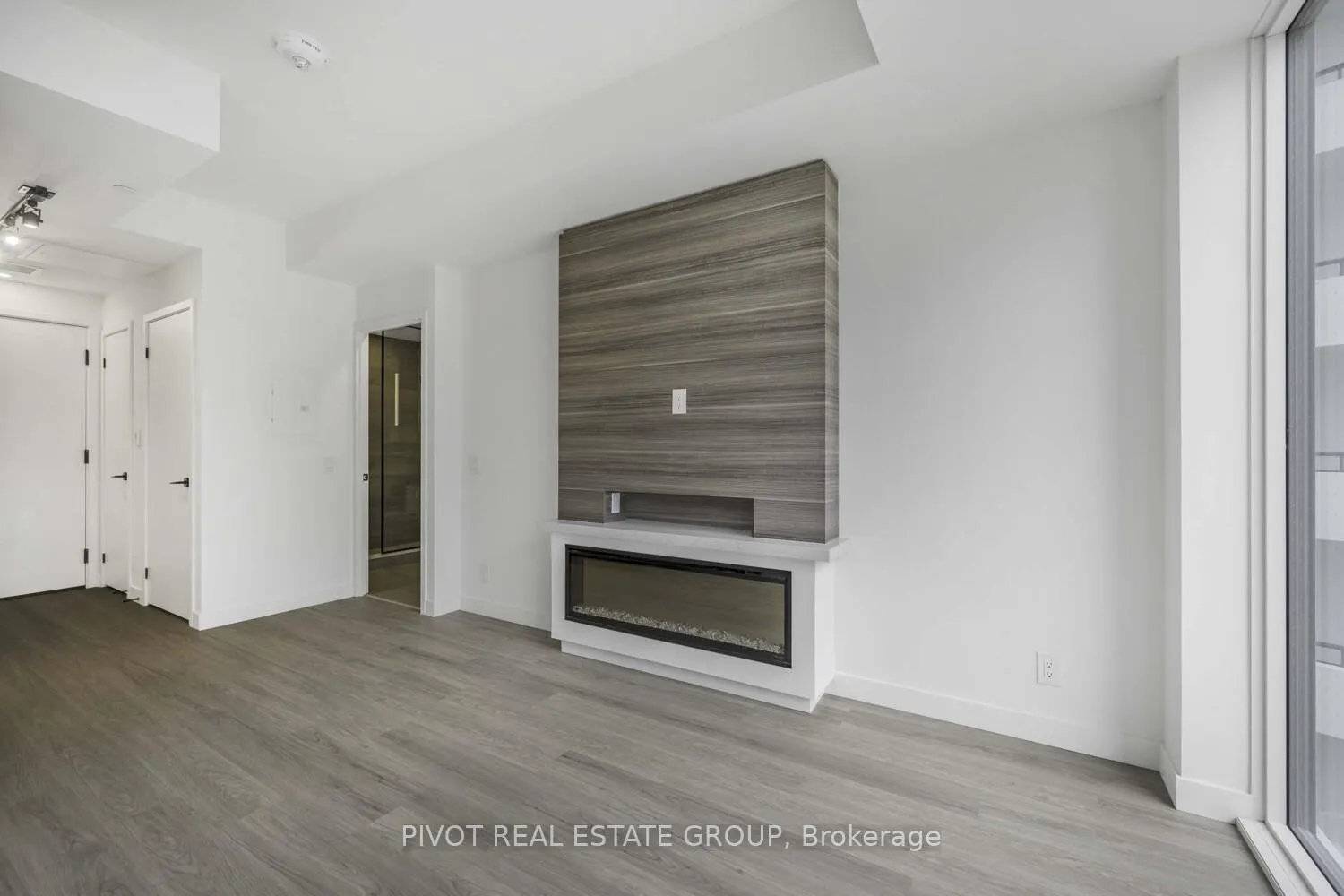 Photo 3 of Unit 502, 1050 Eastern Avenue, Toronto, The Beaches — HOMEH