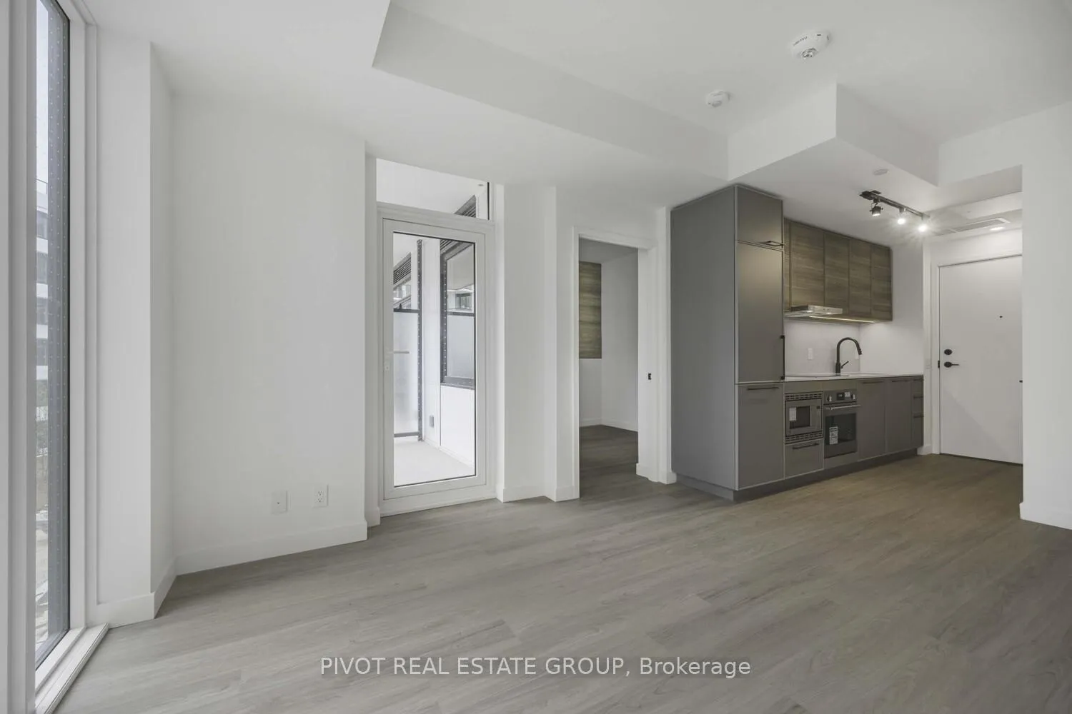 Photo 6 of Unit 502, 1050 Eastern Avenue, Toronto, The Beaches — HOMEH