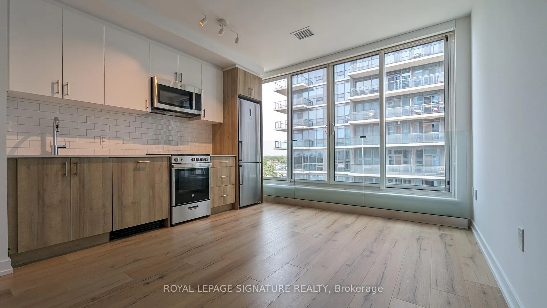 Front of Unit 610, 1195 The Queensway