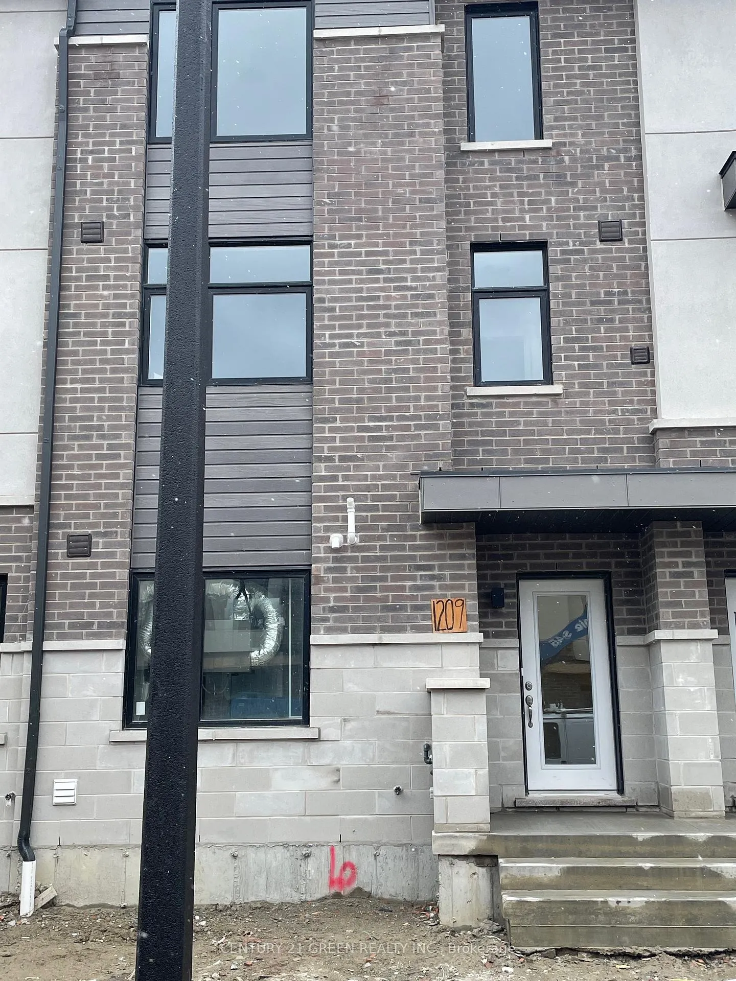 Photo 1 of Unit 1102, 1695 Dersan Street, Pickering, Duffin Heights — HOMEH