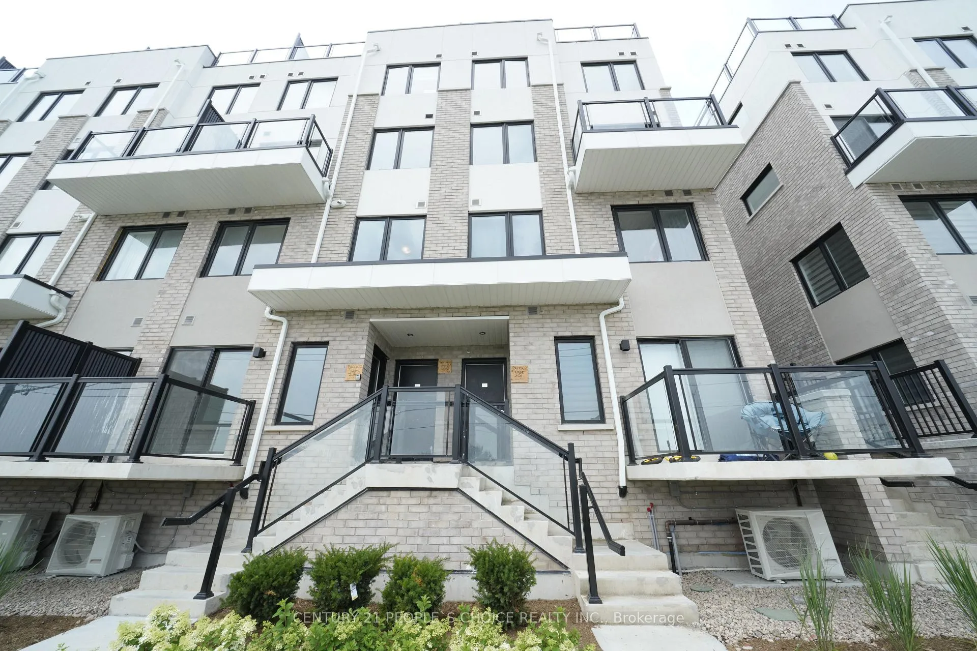Front of Unit 302, 1695 Dersan Street