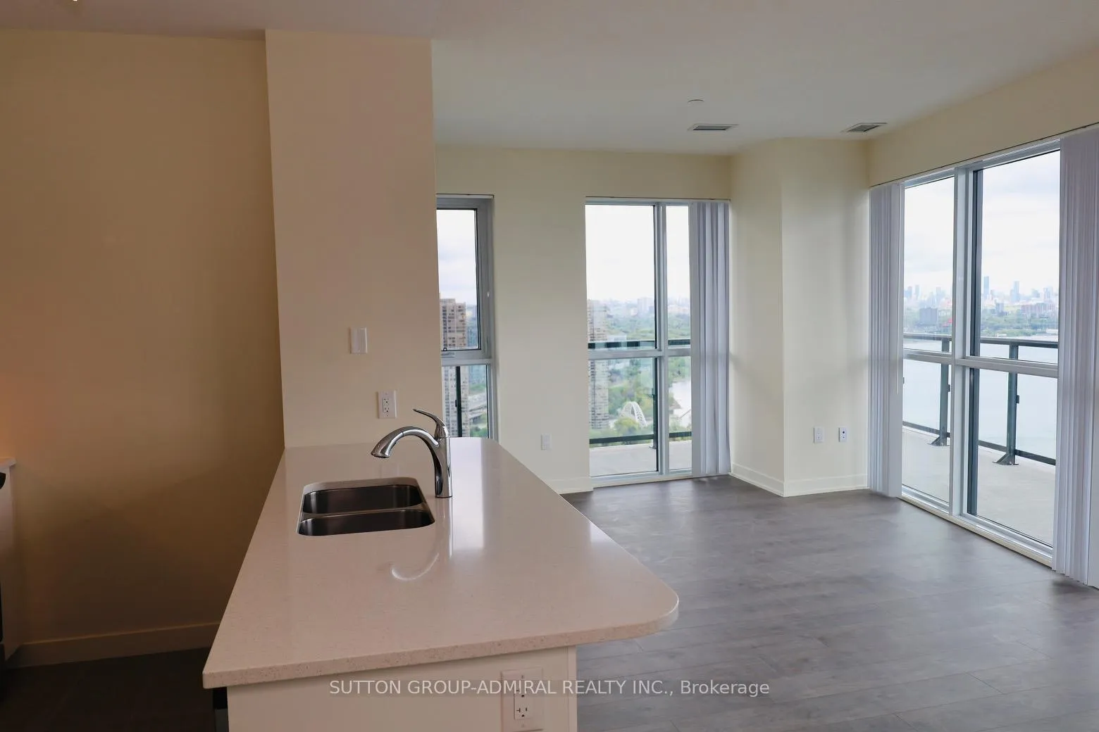 Photo 9 of Unit 4202, 38 Annie Craig Drive, Etobicoke, Mimico — HOMEH