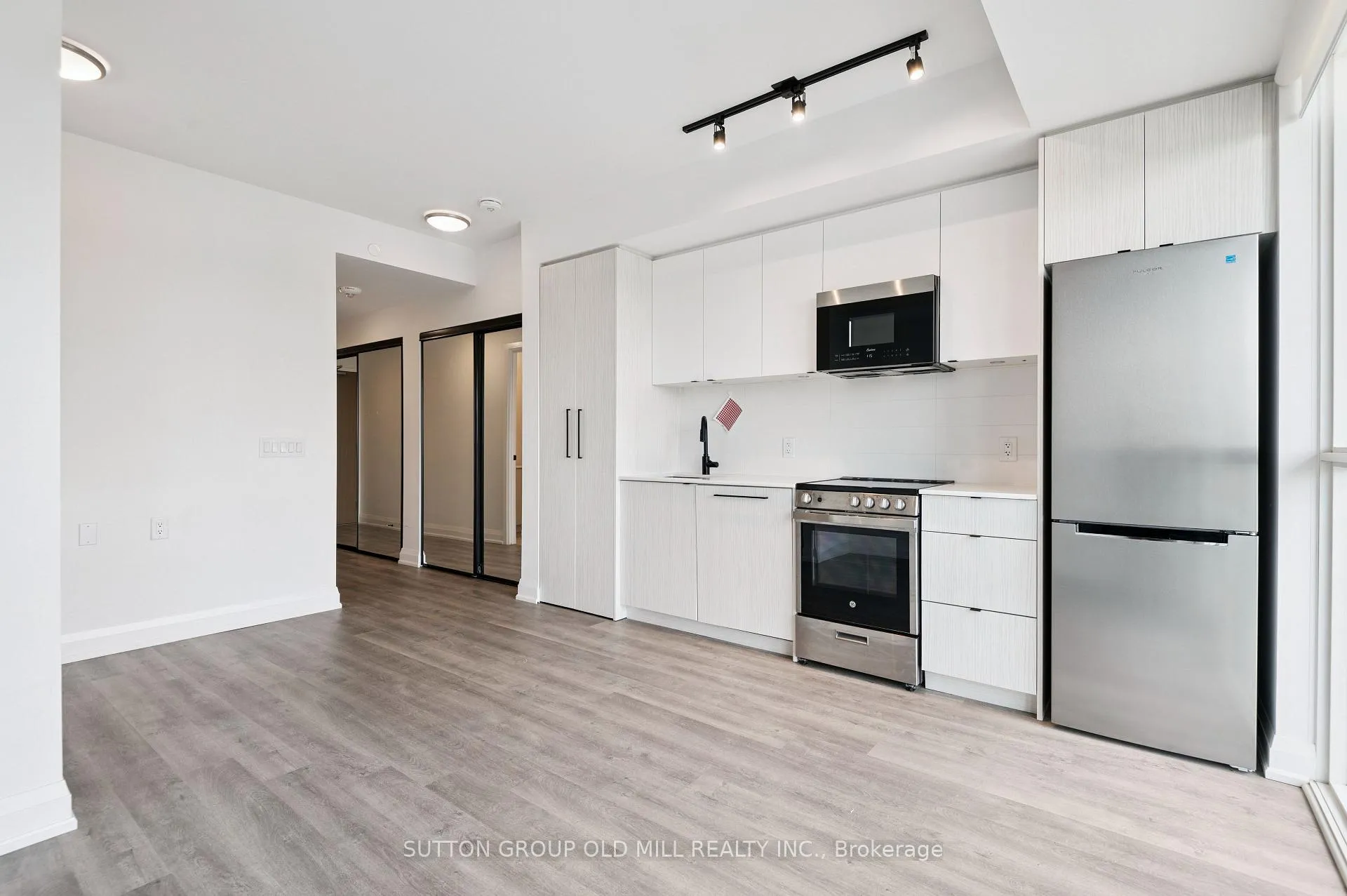 Photo 4 of Unit 607, 2369 Danforth Avenue E, Toronto, East End-Danforth — HOMEH