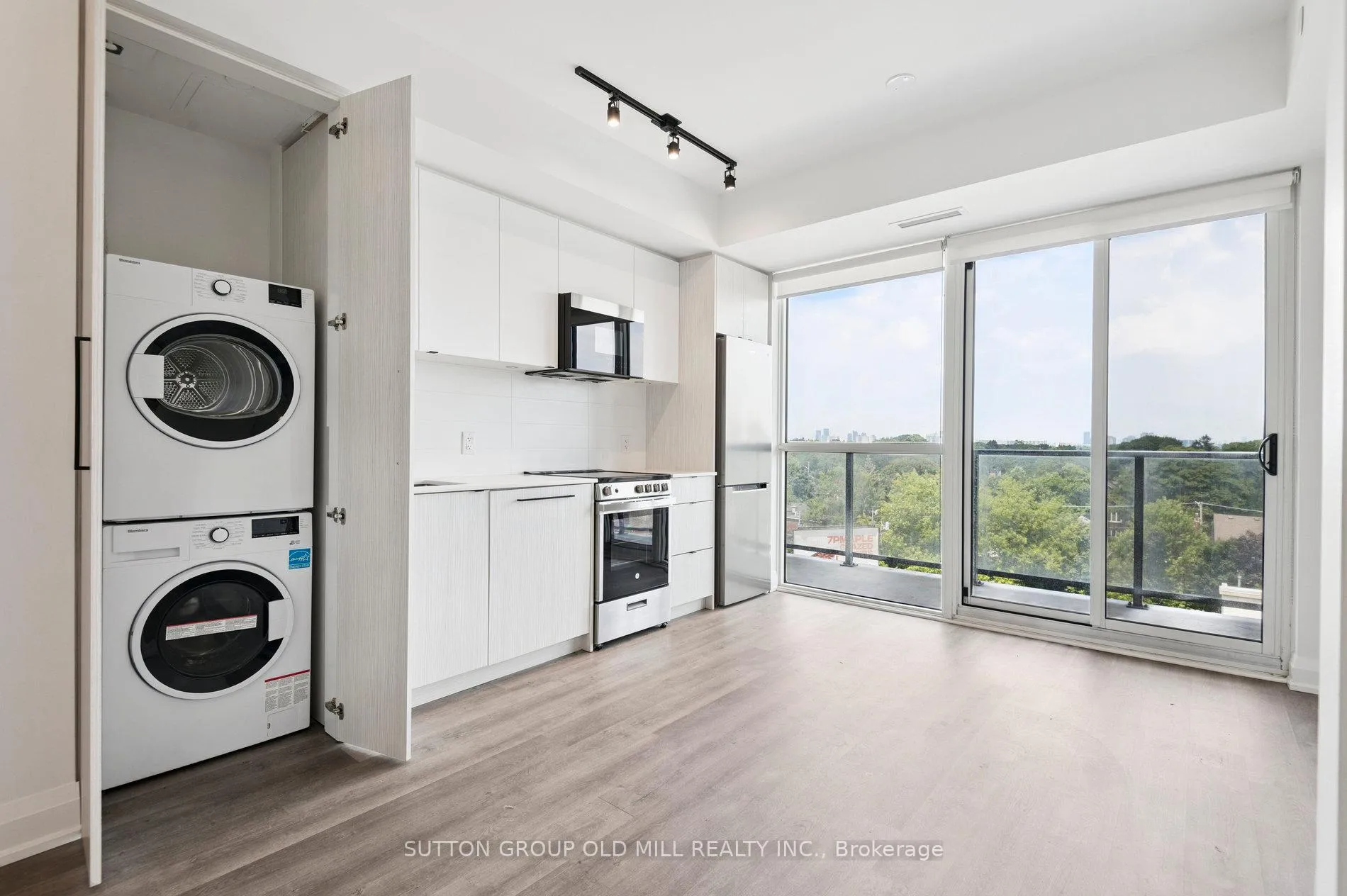 Photo 6 of Unit 607, 2369 Danforth Avenue E, Toronto, East End-Danforth — HOMEH