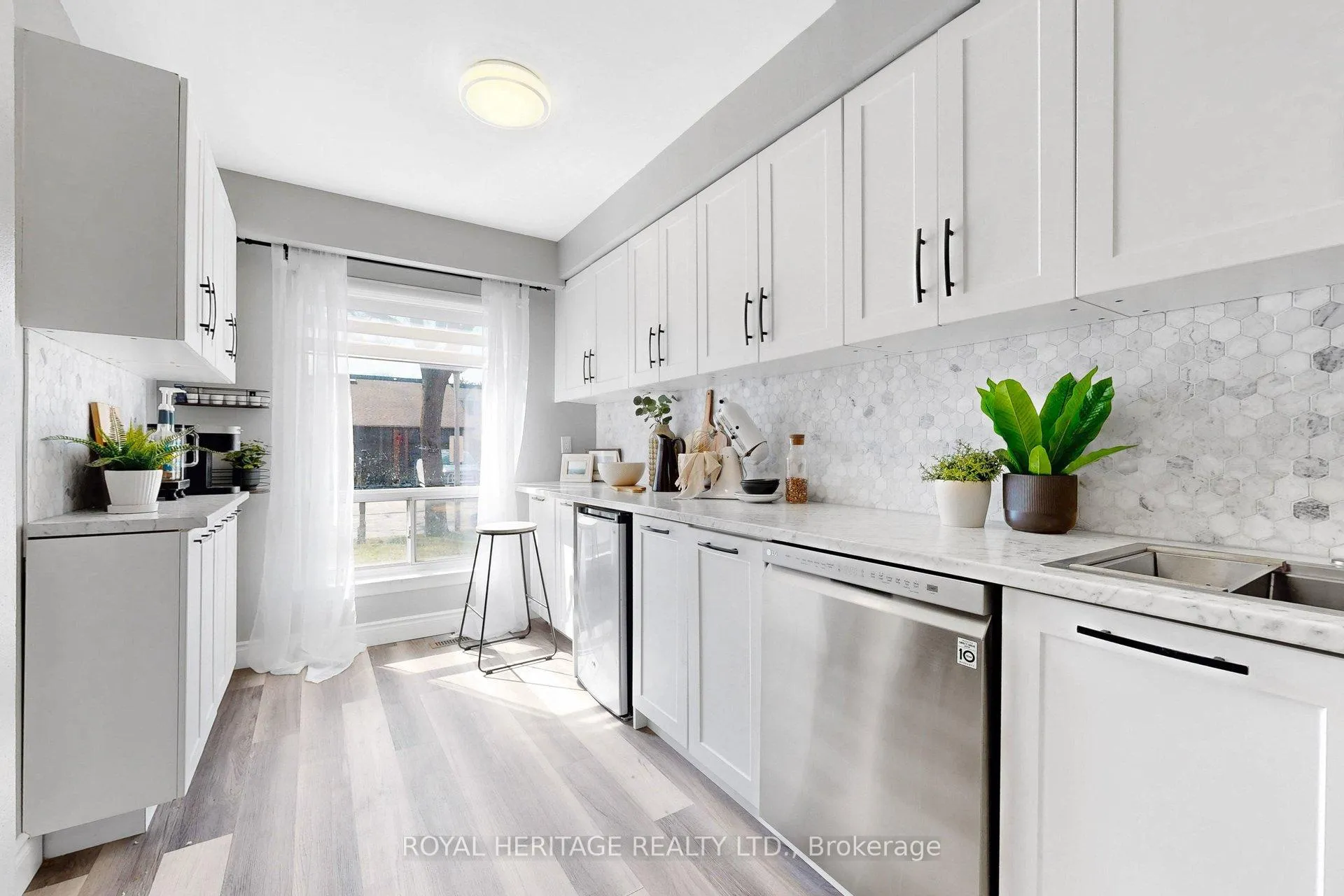 Photo 4 of Unit 31, 155 Glovers Road, Oshawa, Samac — HOMEH