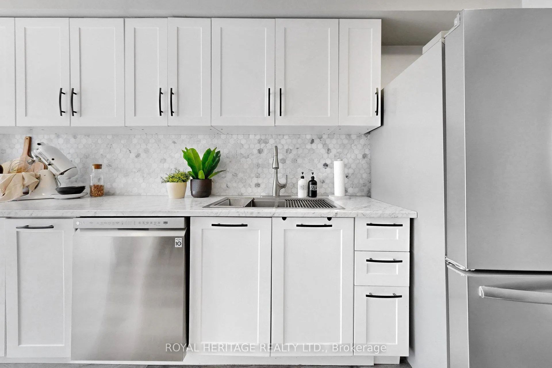 Photo 5 of Unit 31, 155 Glovers Road, Oshawa, Samac — HOMEH