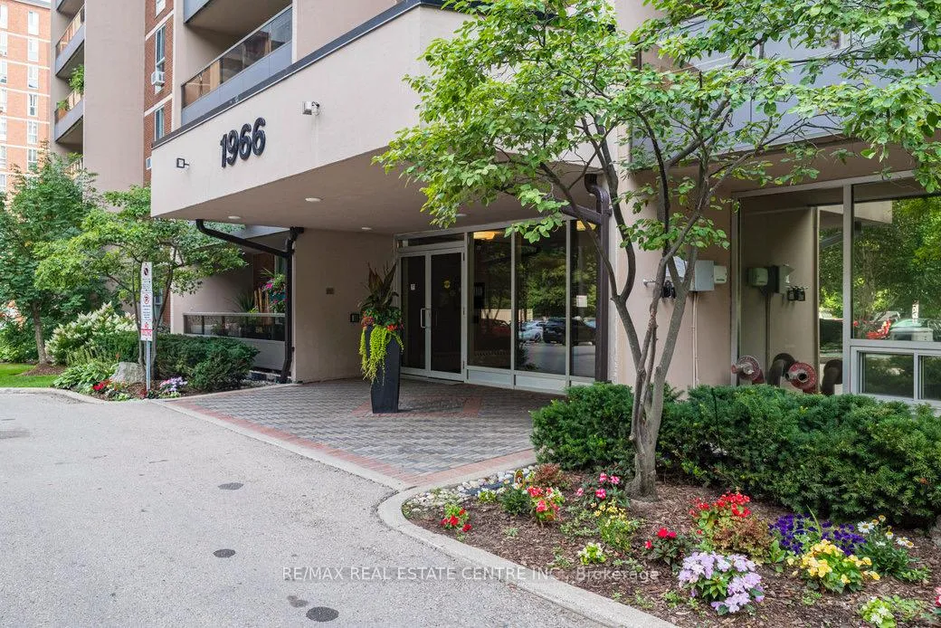 Photo 2 of Unit 406, 1966 Main Street W, Hamilton, Ainslie Wood — HOMEH