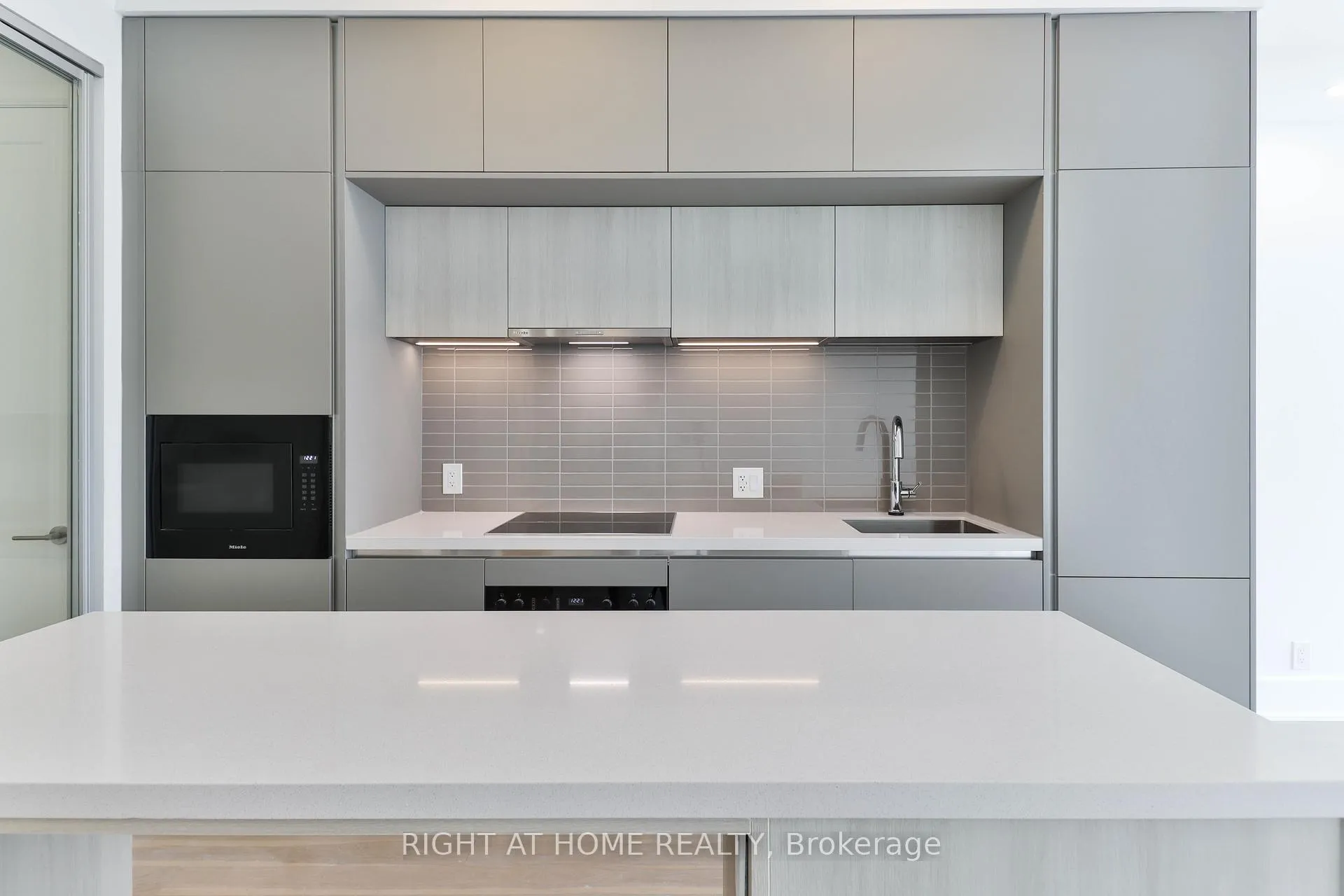 Photo 1 of Unit 406, 800 Broadview Avenue, Toronto, Playter Estates-Danforth — HOMEH