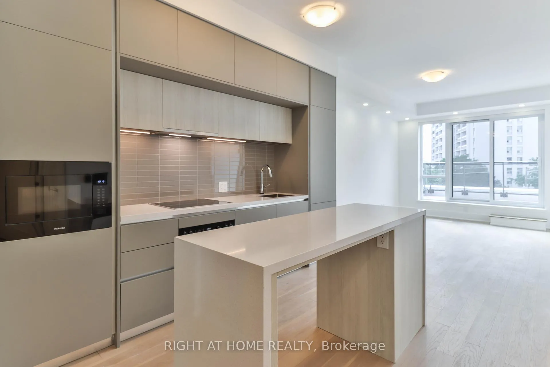Photo 3 of Unit 406, 800 Broadview Avenue, Toronto, Playter Estates-Danforth — HOMEH