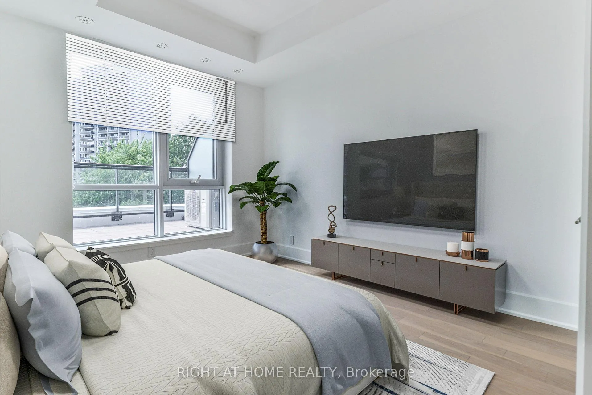 Photo 4 of Unit 406, 800 Broadview Avenue, Toronto, Playter Estates-Danforth — HOMEH