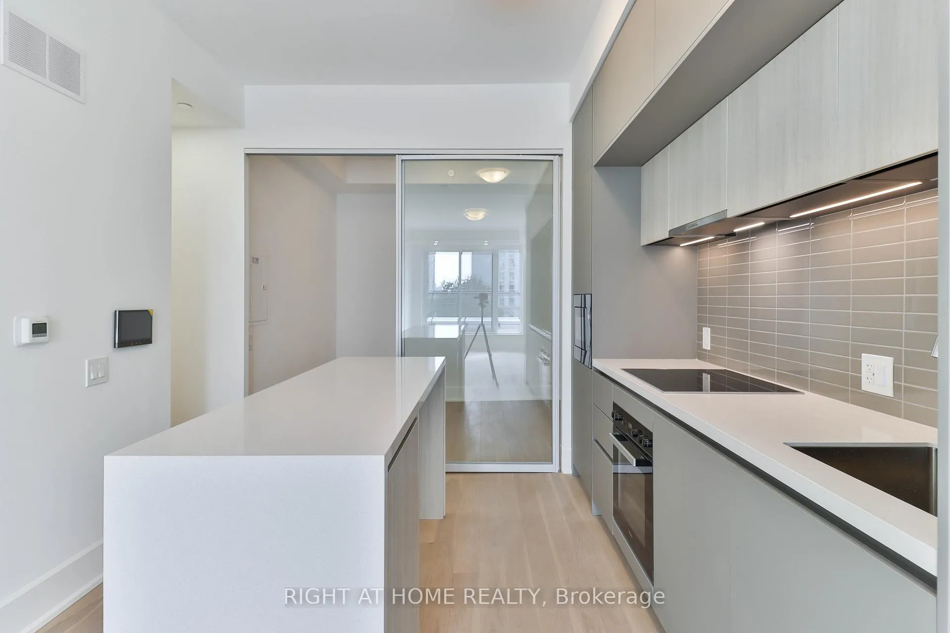 Photo 8 of Unit 406, 800 Broadview Avenue, Toronto, Playter Estates-Danforth — HOMEH