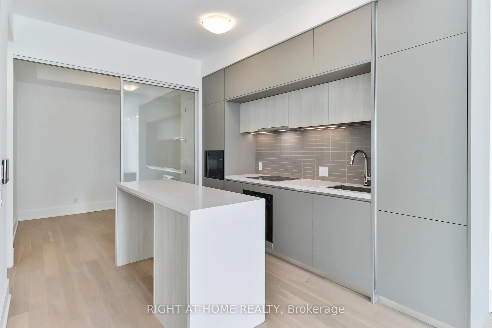 Photo 9 of Unit 406, 800 Broadview Avenue, Toronto, Playter Estates-Danforth — HOMEH