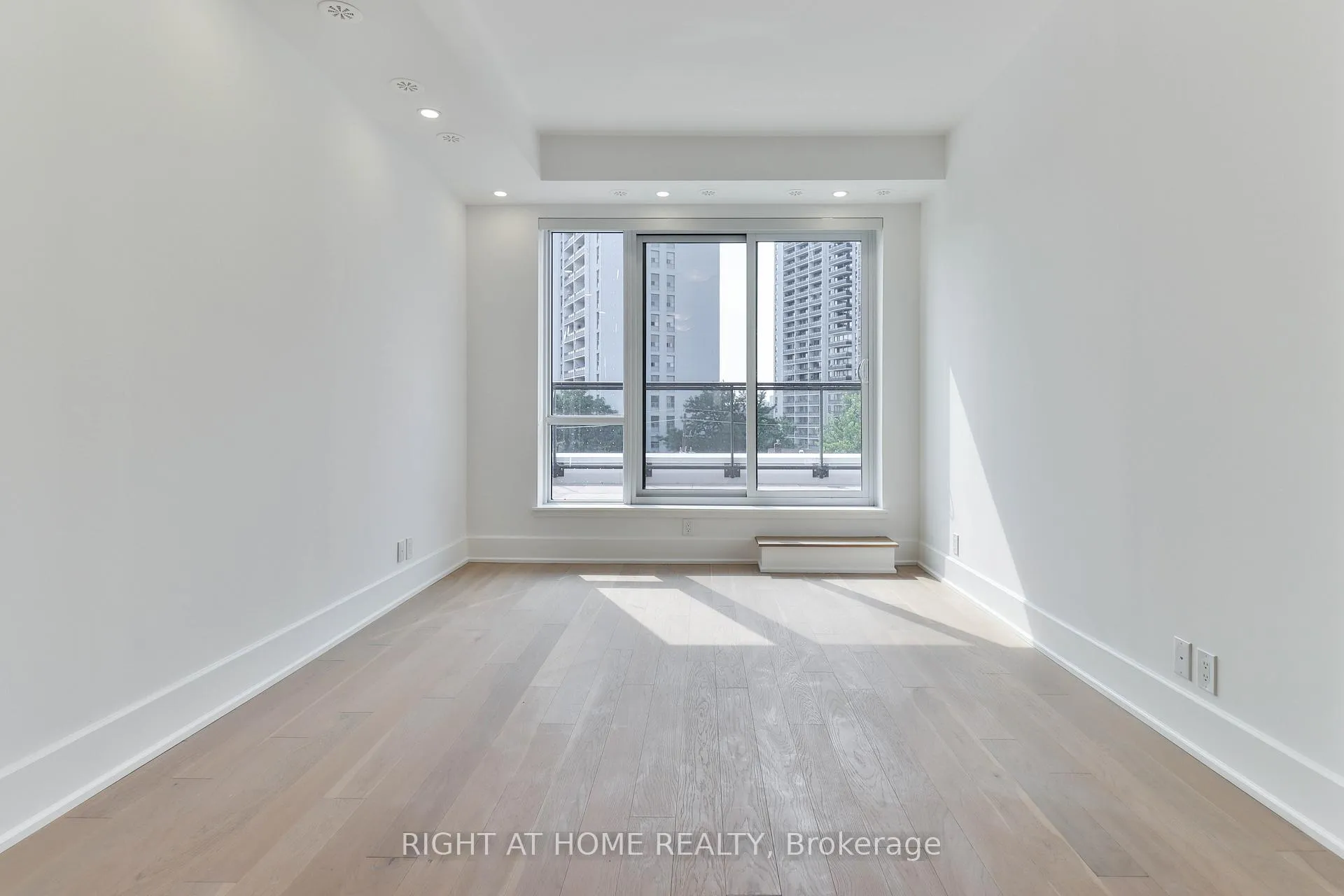 Photo 10 of Unit 406, 800 Broadview Avenue, Toronto, Playter Estates-Danforth — HOMEH