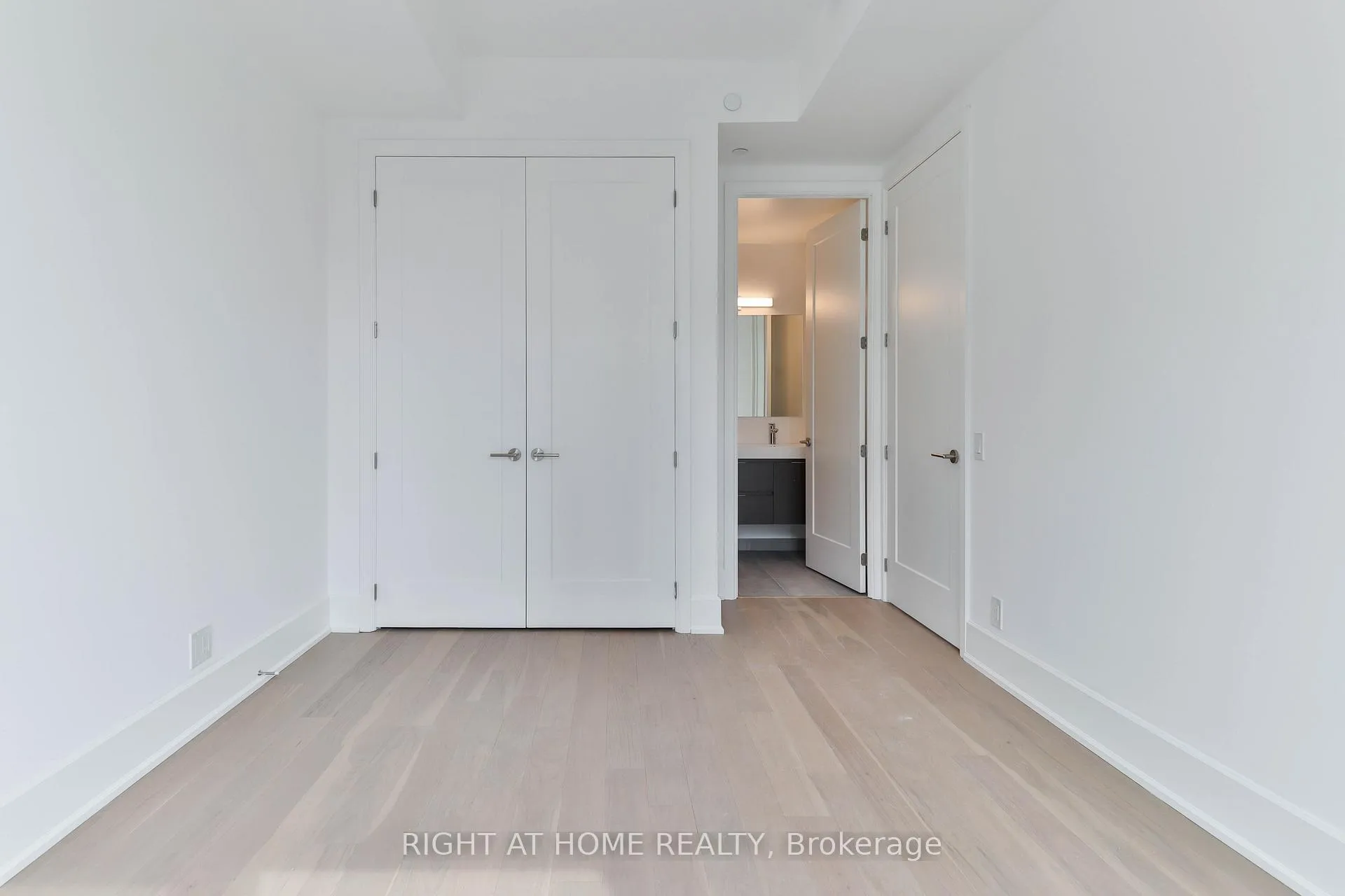 Photo 12 of Unit 406, 800 Broadview Avenue, Toronto, Playter Estates-Danforth — HOMEH