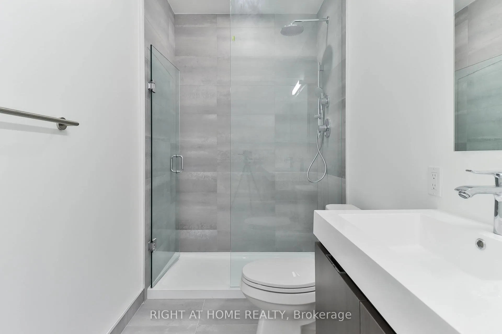 Photo 14 of Unit 406, 800 Broadview Avenue, Toronto, Playter Estates-Danforth — HOMEH
