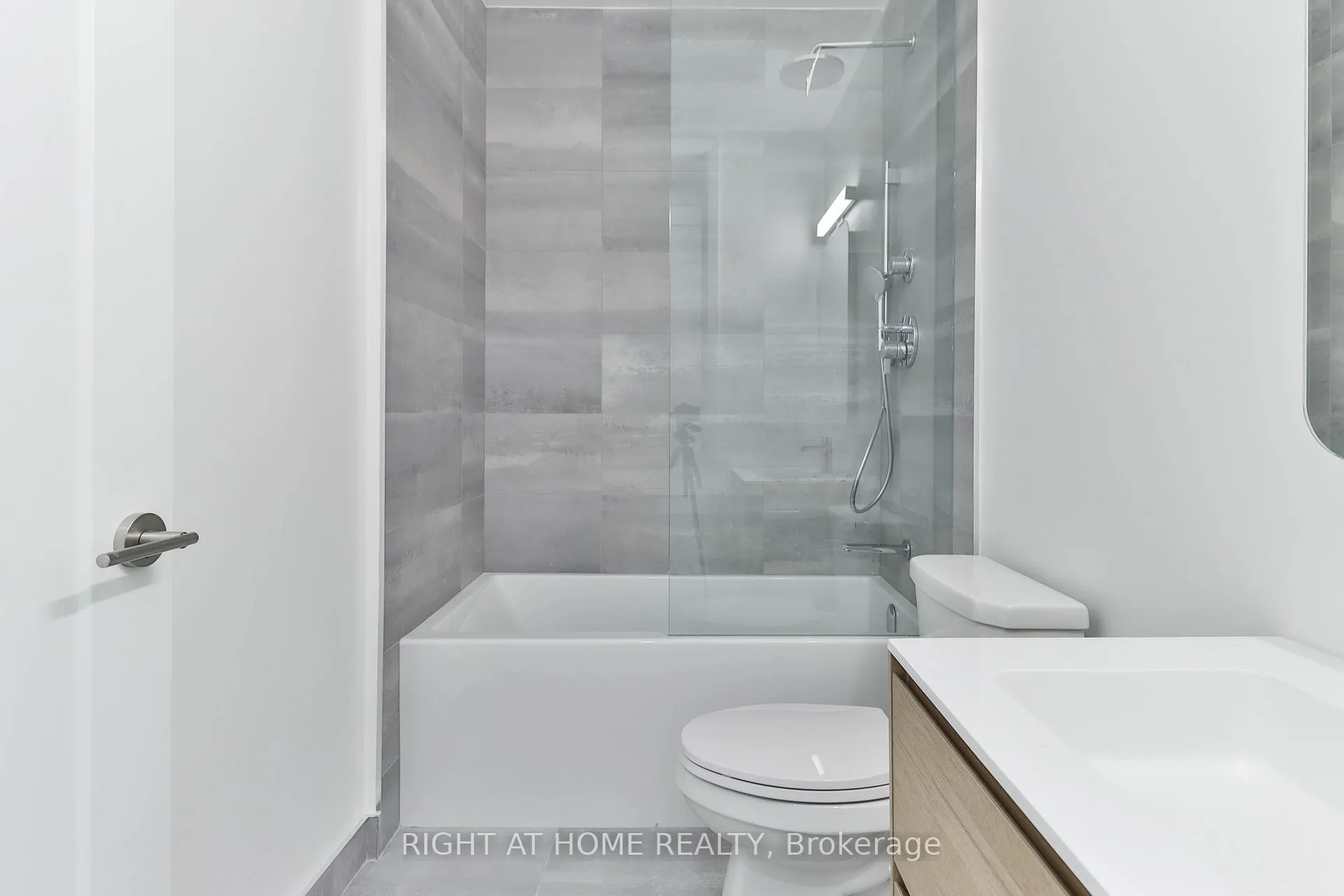 Photo 18 of Unit 406, 800 Broadview Avenue, Toronto, Playter Estates-Danforth — HOMEH