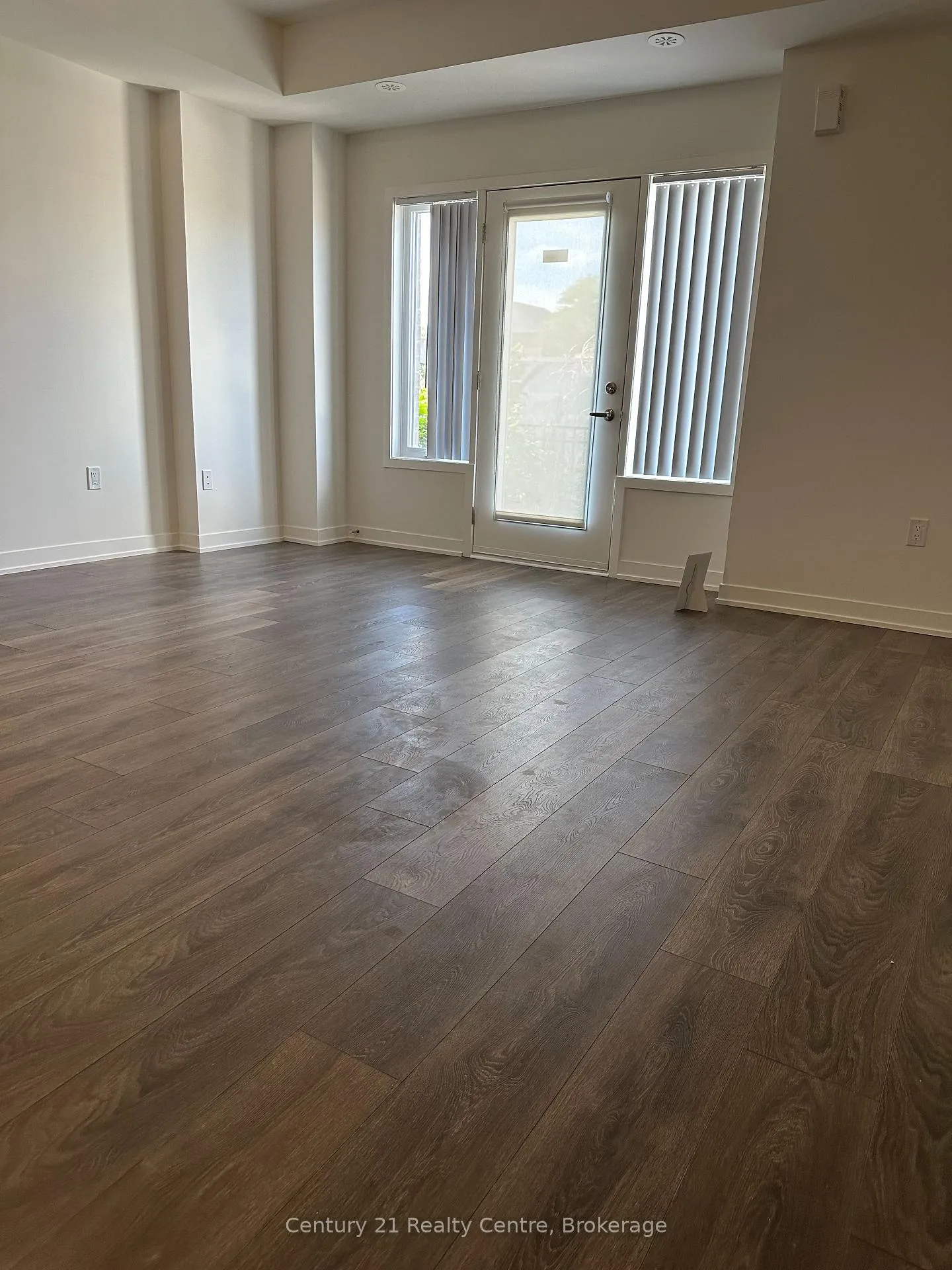 Photo 5 of Unit 605, 1525 Kingston Road, Pickering, Town Centre — HOMEH