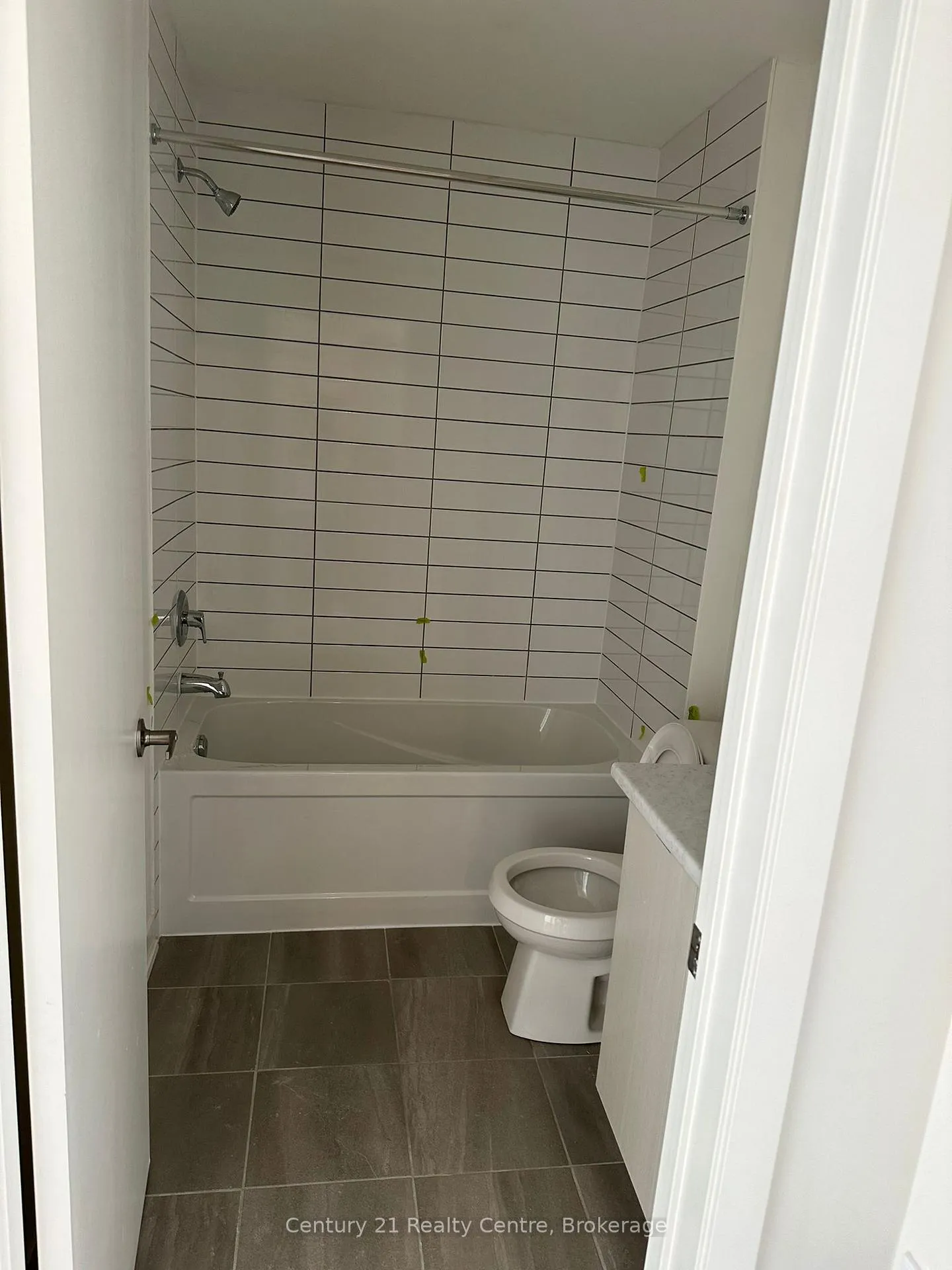 Photo 8 of Unit 605, 1525 Kingston Road, Pickering, Town Centre — HOMEH