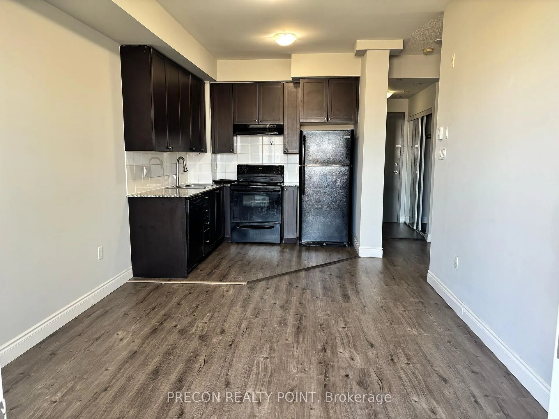 Photo 4 of Unit 107, 54 Sky Harbour Drive, Brampton, Bram West — HOMEH