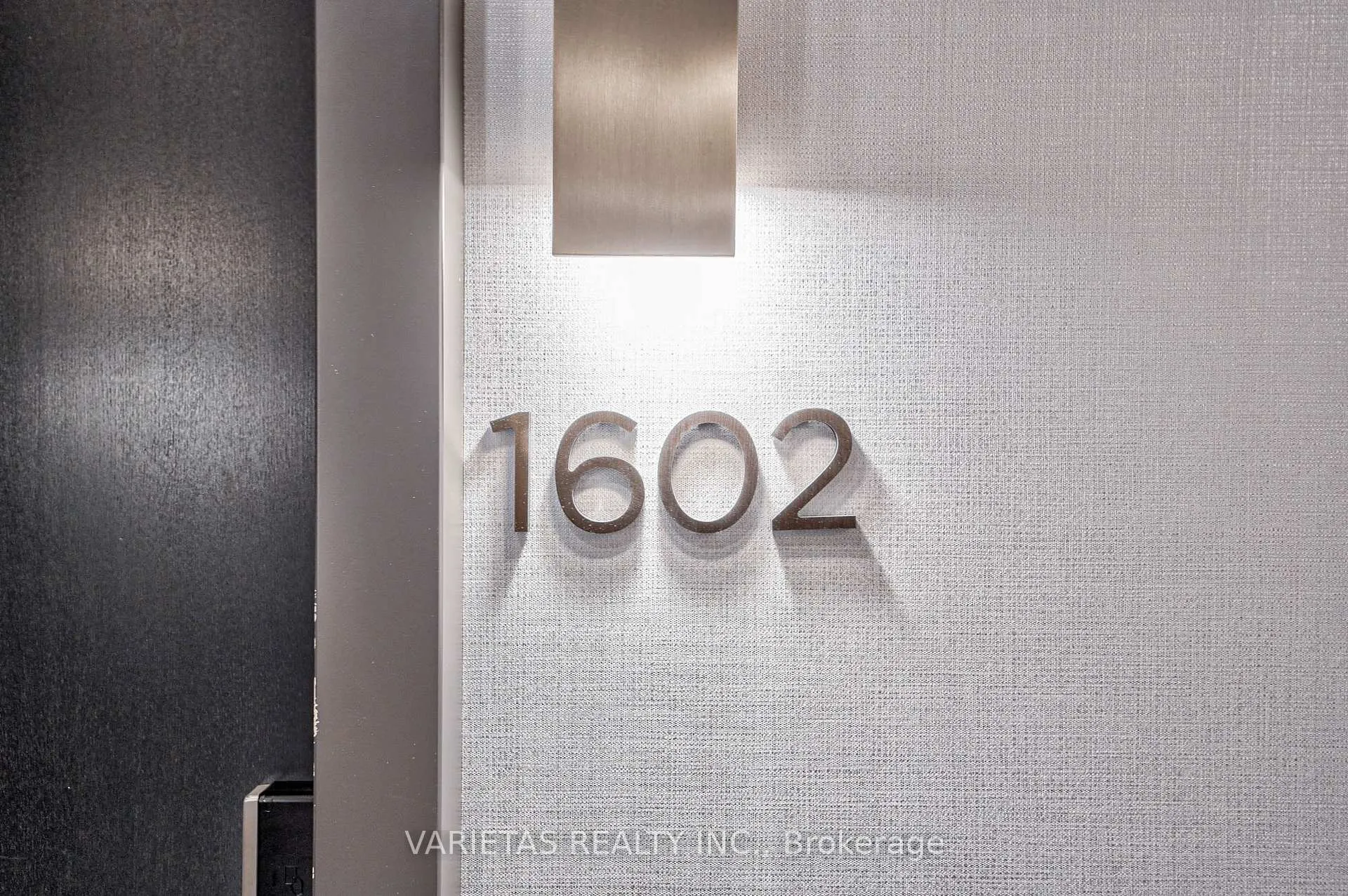 Photo 2 of Unit 1602, 38 Water Walk Drive, Markham, Unionville — HOMEH