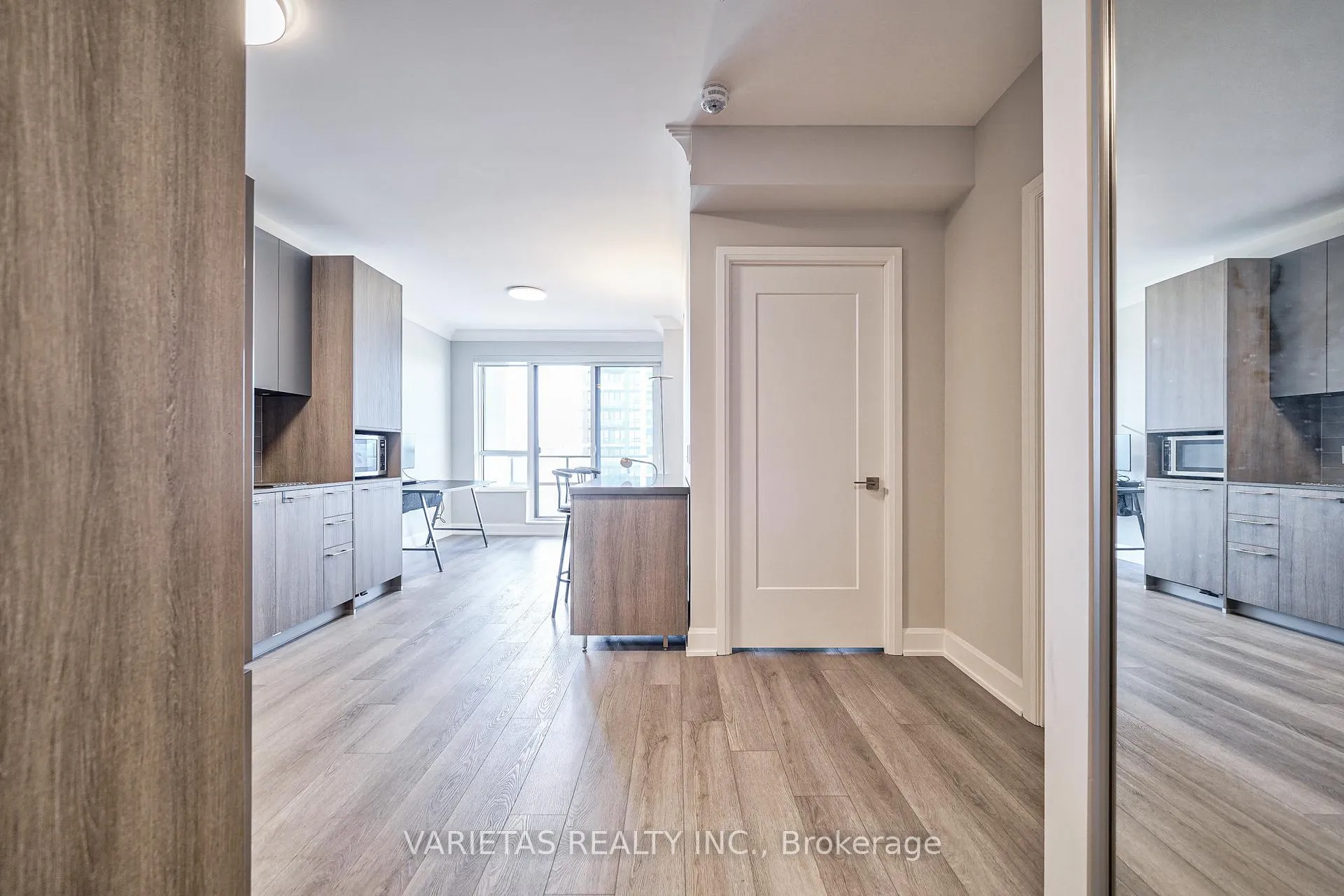 Photo 3 of Unit 1602, 38 Water Walk Drive, Markham, Unionville — HOMEH