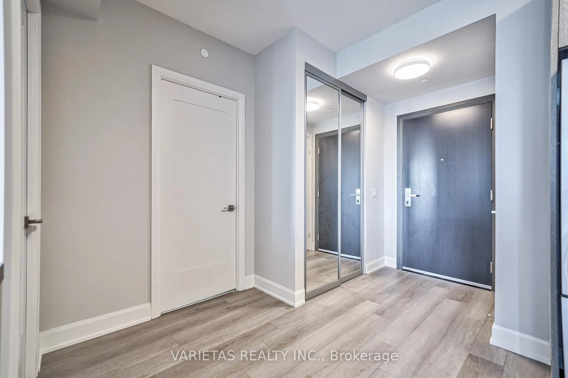 Photo 4 of Unit 1602, 38 Water Walk Drive, Markham, Unionville — HOMEH