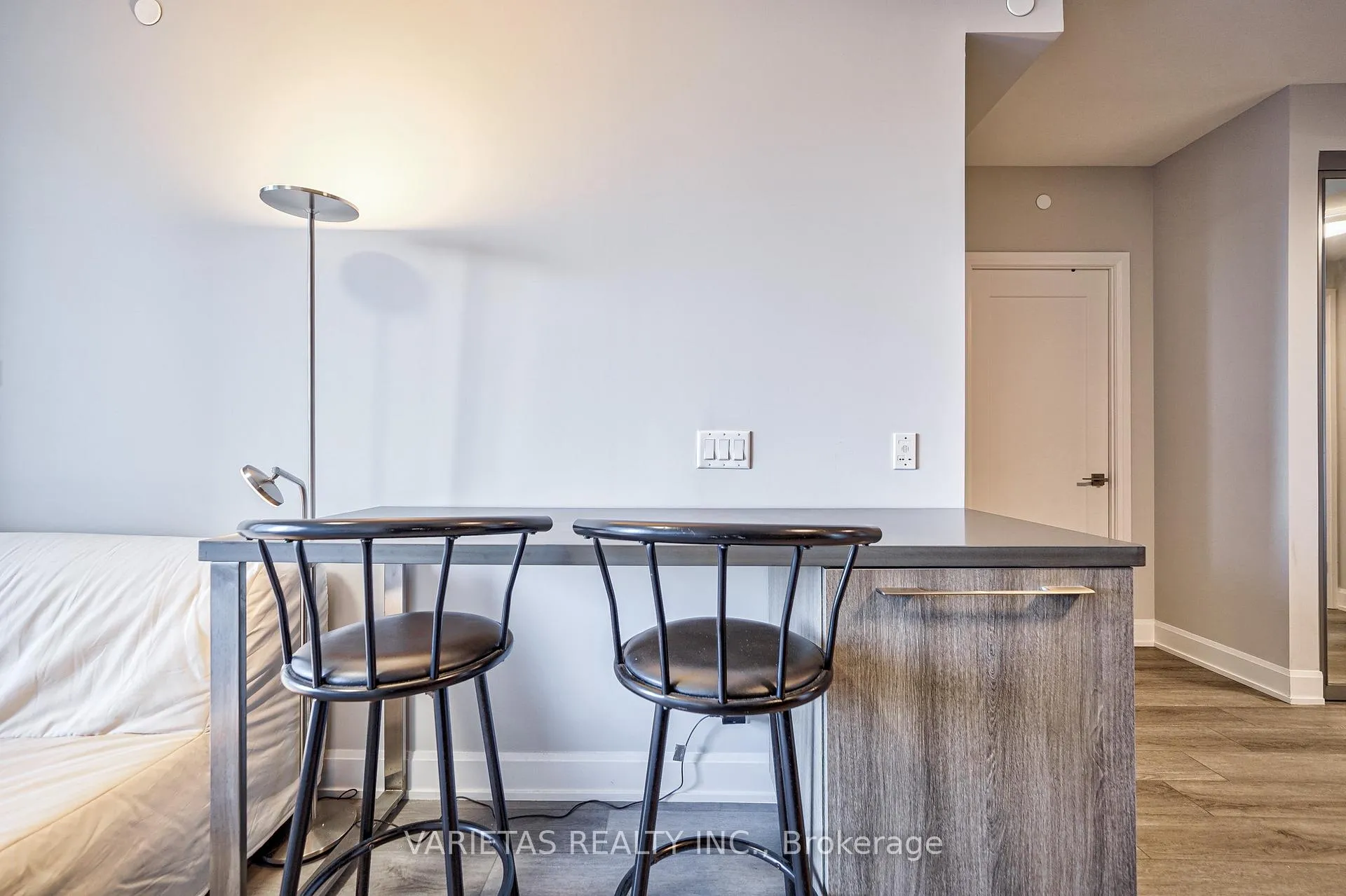 Photo 8 of Unit 1602, 38 Water Walk Drive, Markham, Unionville — HOMEH