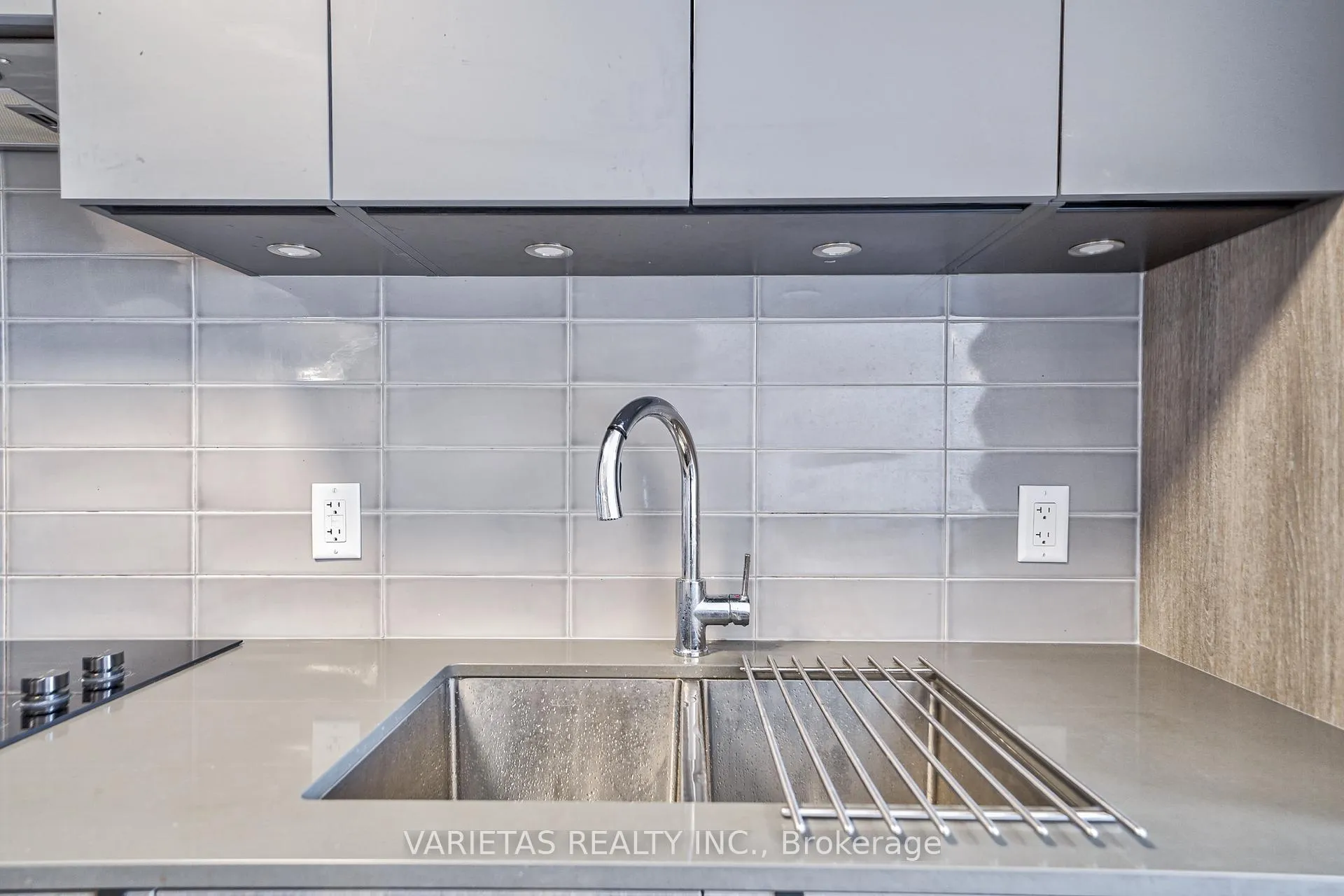 Photo 13 of Unit 1602, 38 Water Walk Drive, Markham, Unionville — HOMEH
