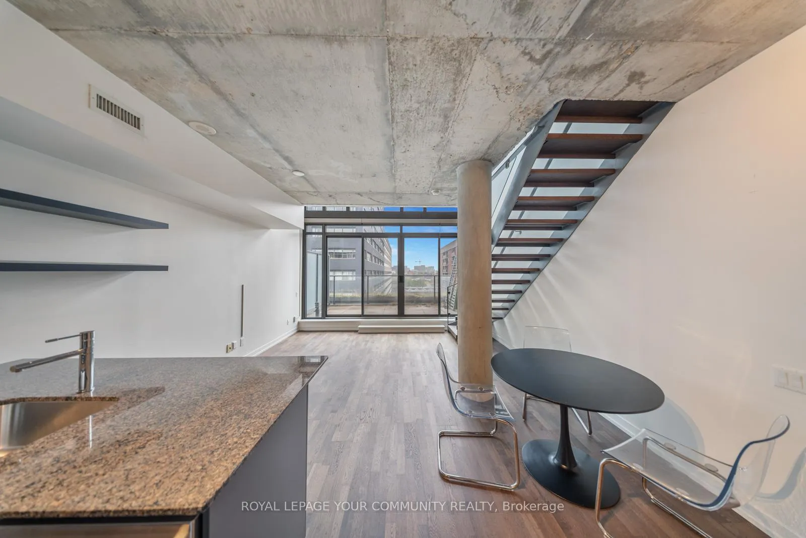 Photo 8 of Unit 722, 95 Bathurst Street, Toronto, Waterfront Communities — HOMEH
