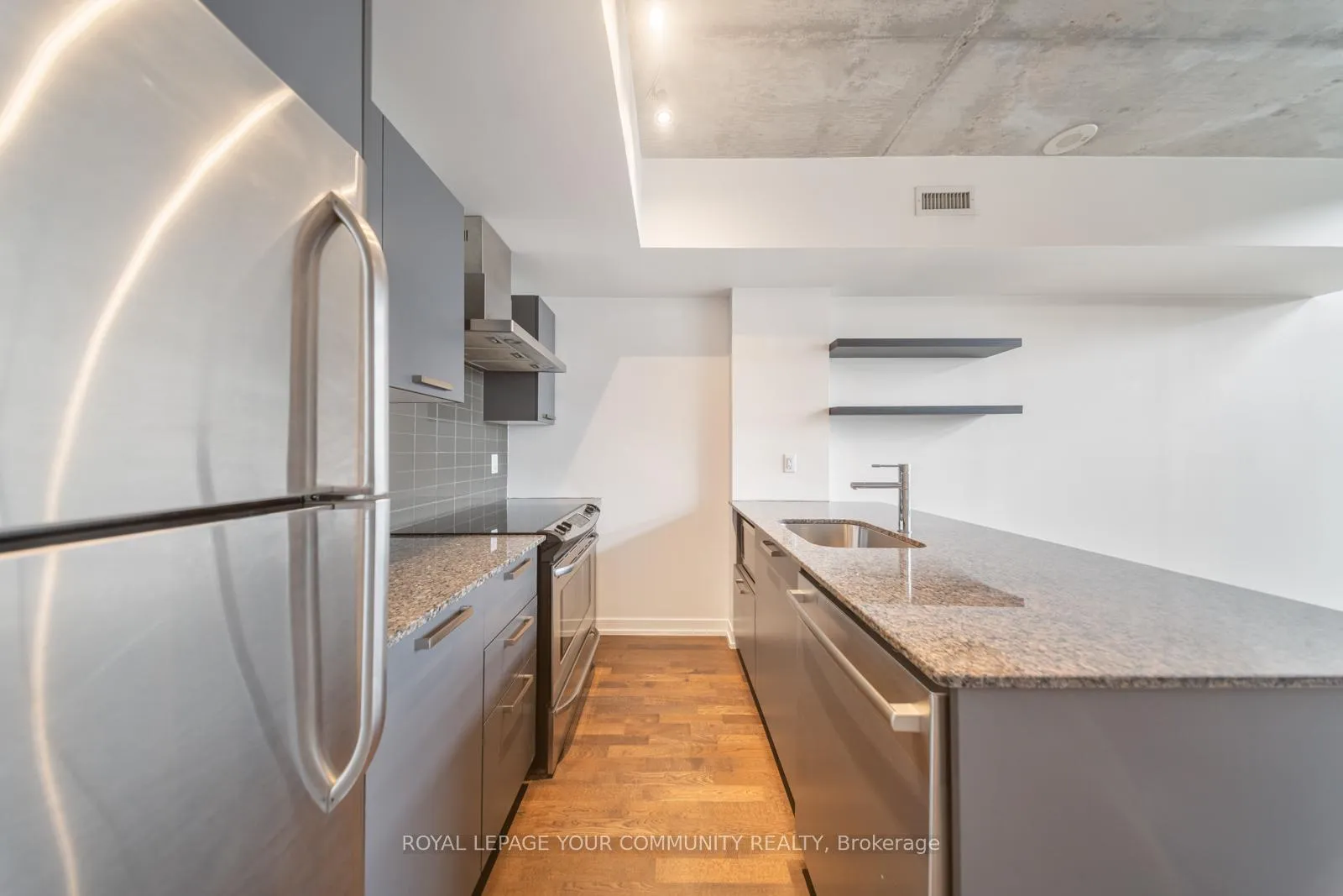 Photo 10 of Unit 722, 95 Bathurst Street, Toronto, Waterfront Communities — HOMEH