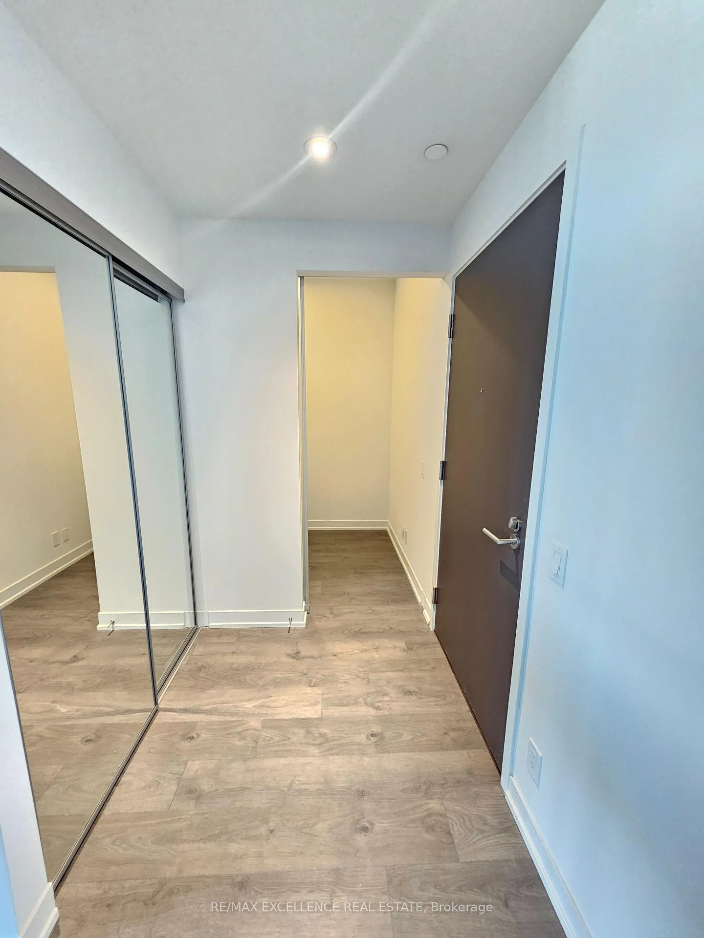 Photo 4 of Unit 903, 39 Mary Street, Barrie, City Centre — HOMEH