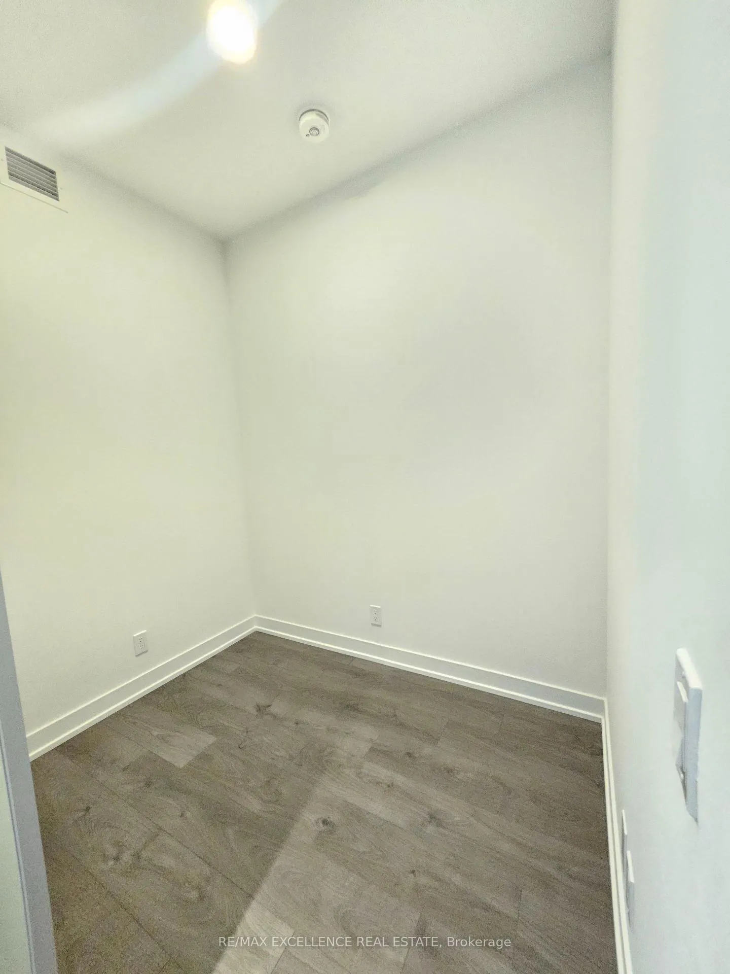 Photo 5 of Unit 903, 39 Mary Street, Barrie, City Centre — HOMEH