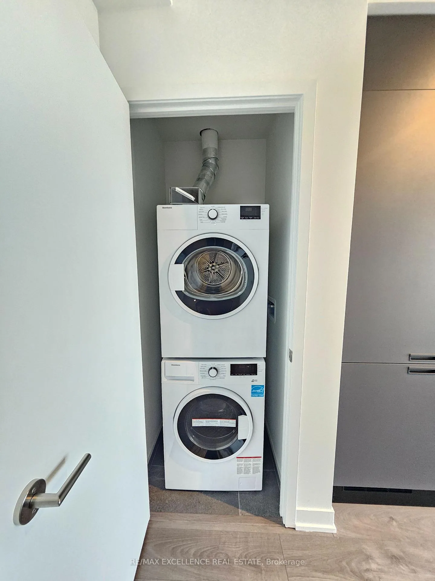 Photo 6 of Unit 903, 39 Mary Street, Barrie, City Centre — HOMEH