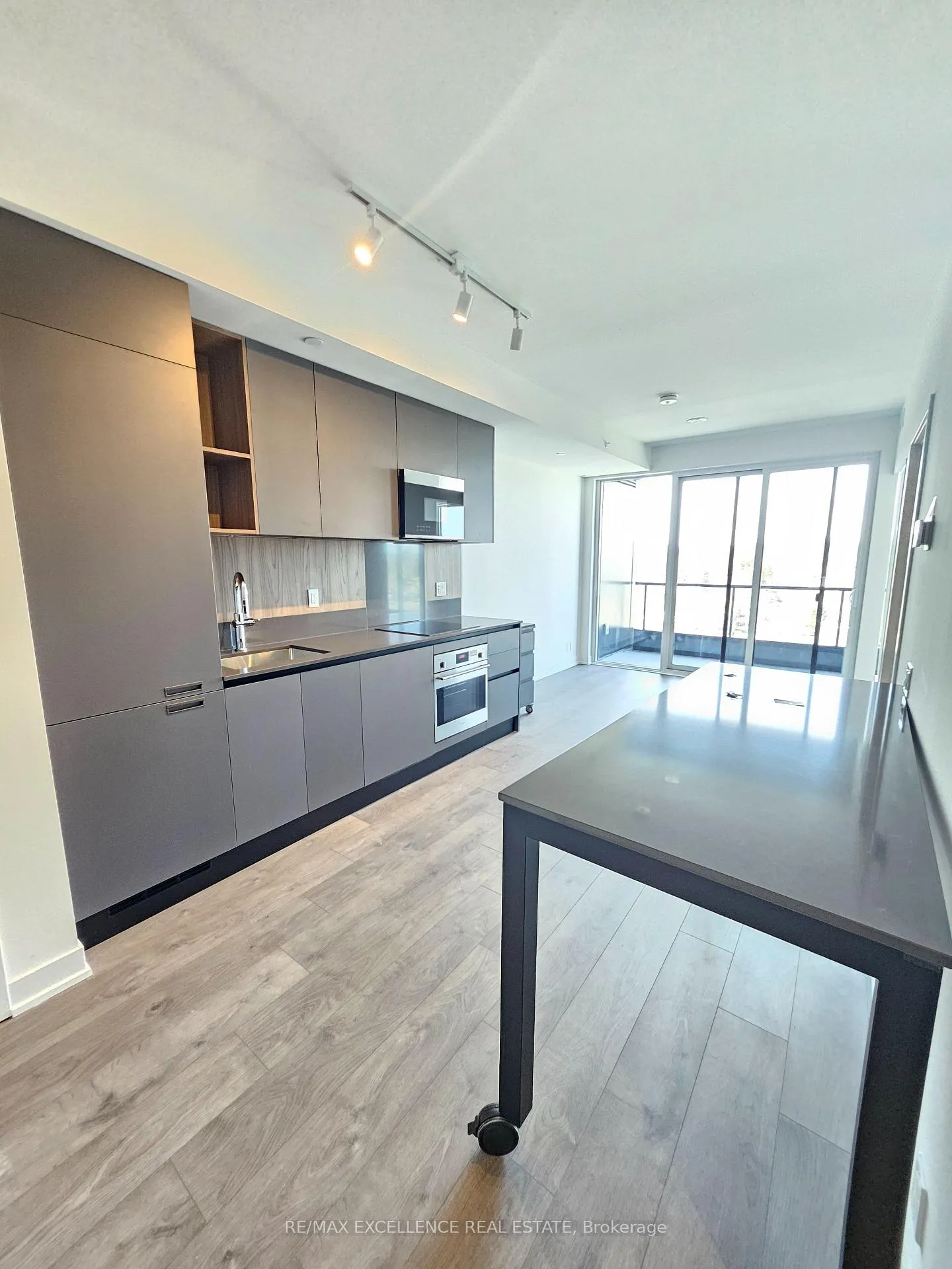 Photo 7 of Unit 903, 39 Mary Street, Barrie, City Centre — HOMEH