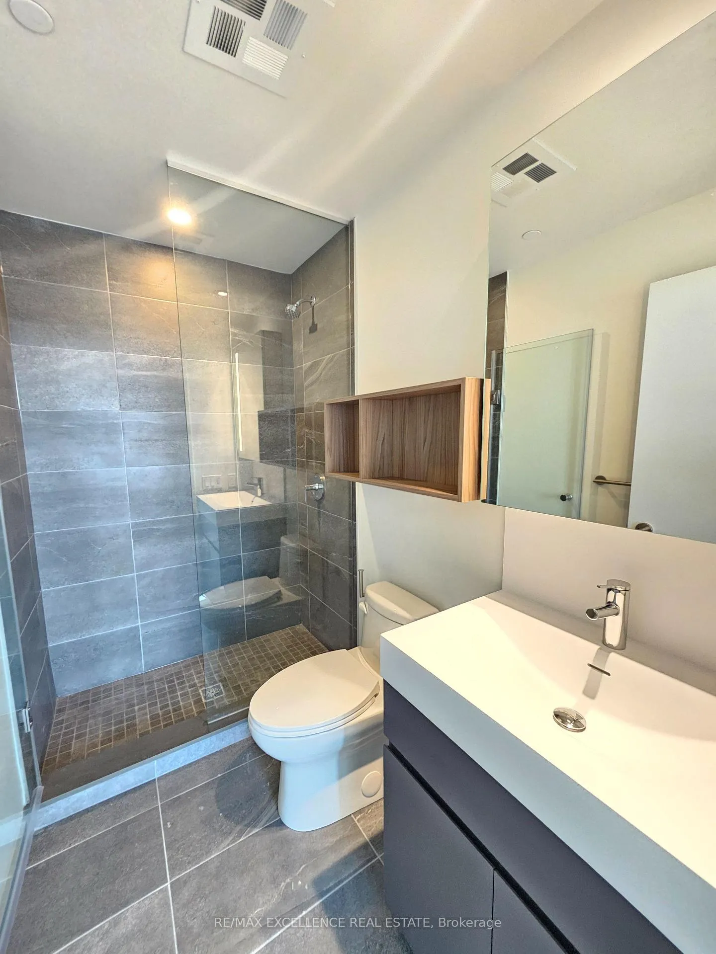 Photo 18 of Unit 903, 39 Mary Street, Barrie, City Centre — HOMEH