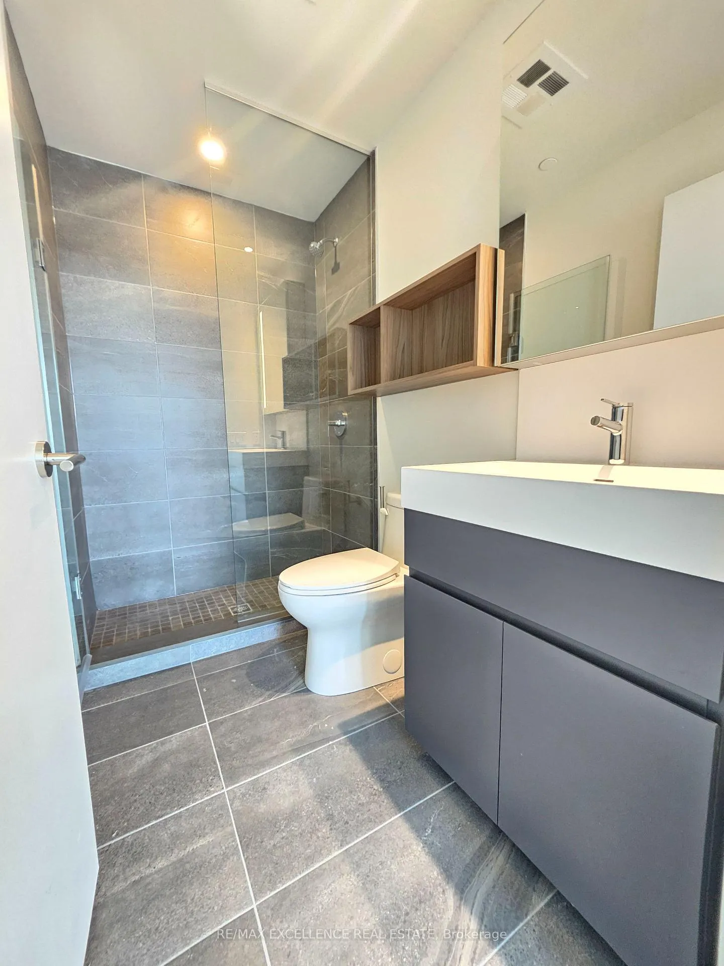 Photo 19 of Unit 903, 39 Mary Street, Barrie, City Centre — HOMEH