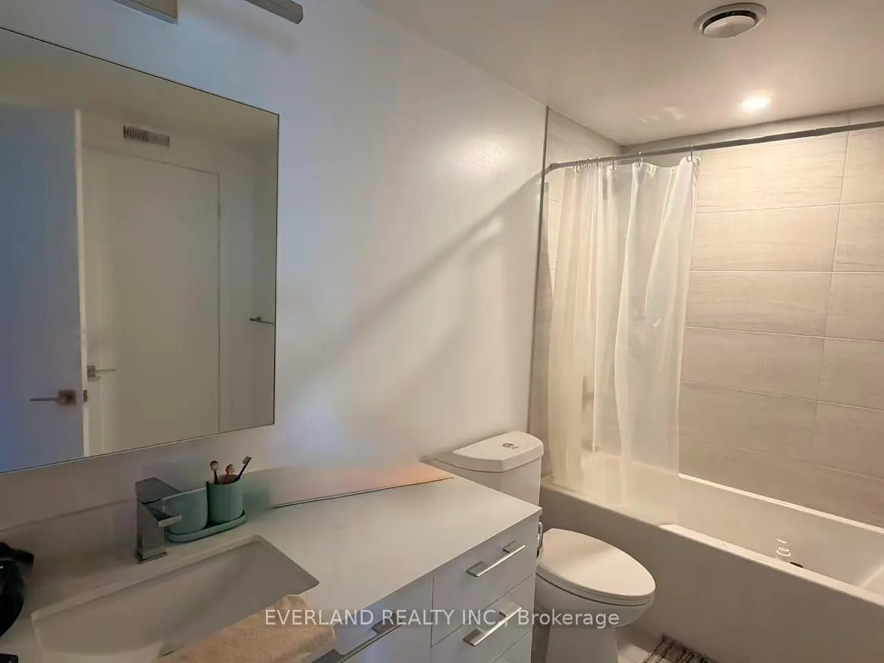 Photo 6 of Unit 1601, 18 Water Walk Drive, Markham, Unionville — HOMEH